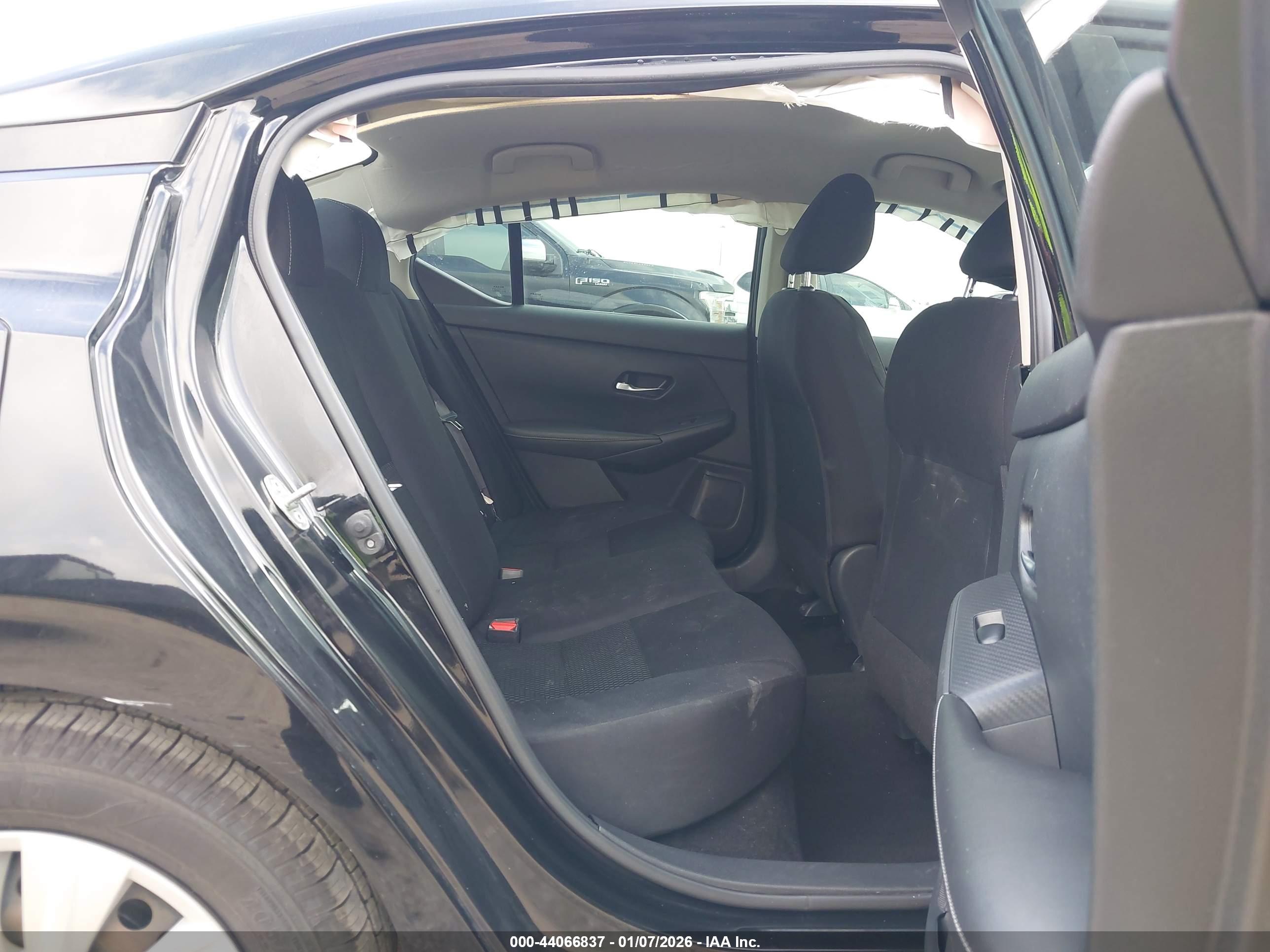 NISSAN SENTRA image 8