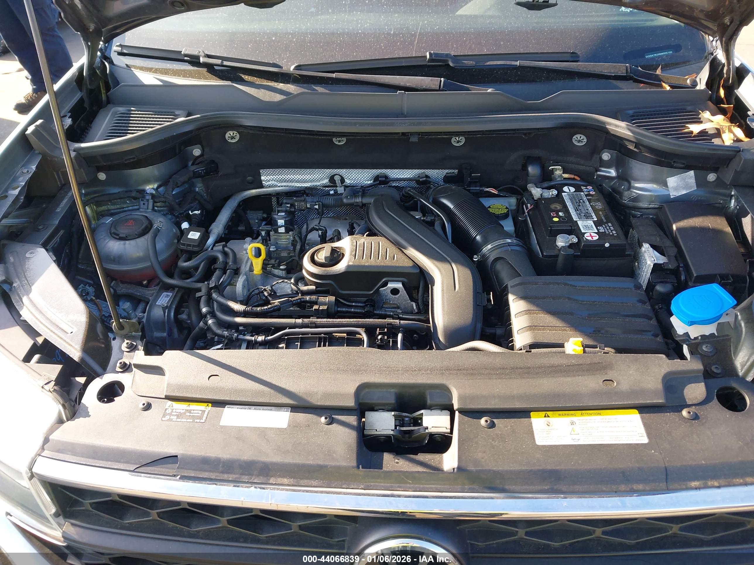 VOLKSWAGEN TAOS image 10