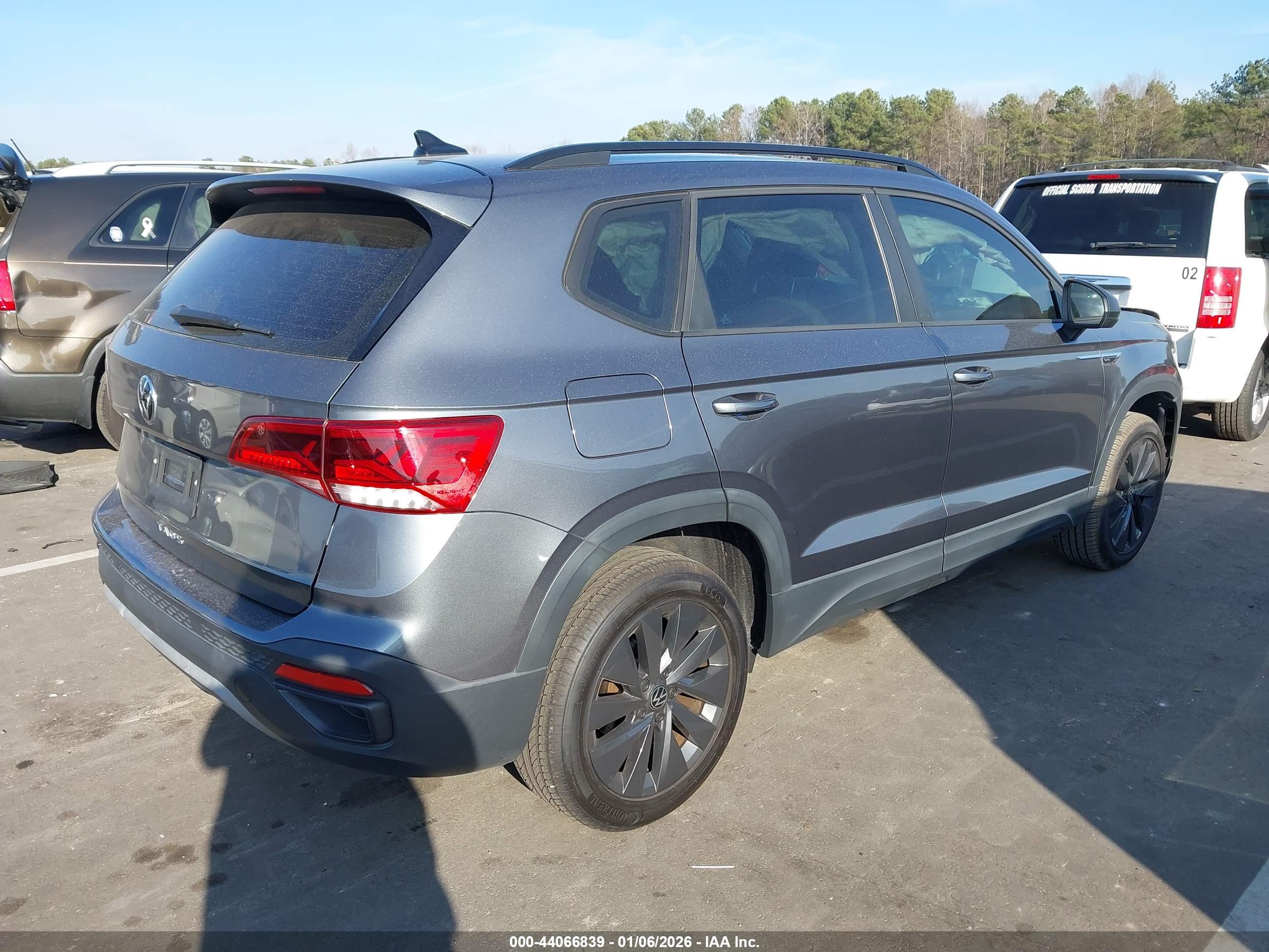 VOLKSWAGEN TAOS image 4