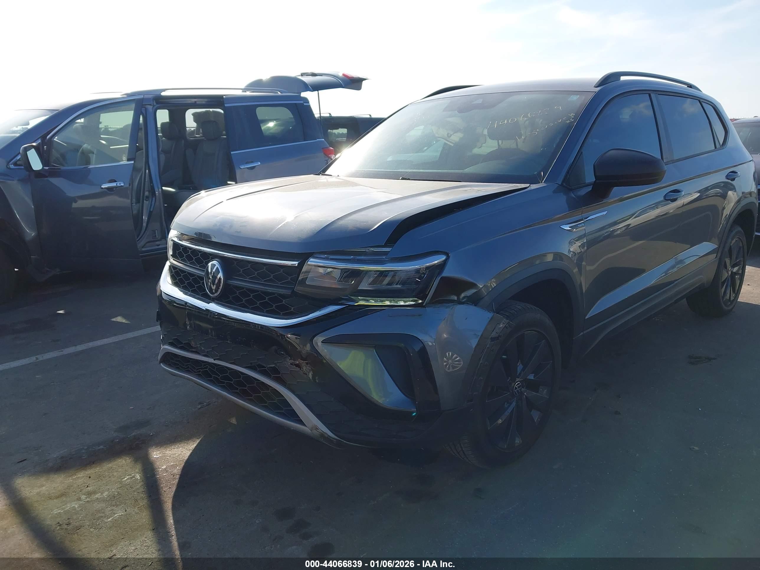VOLKSWAGEN TAOS image 6