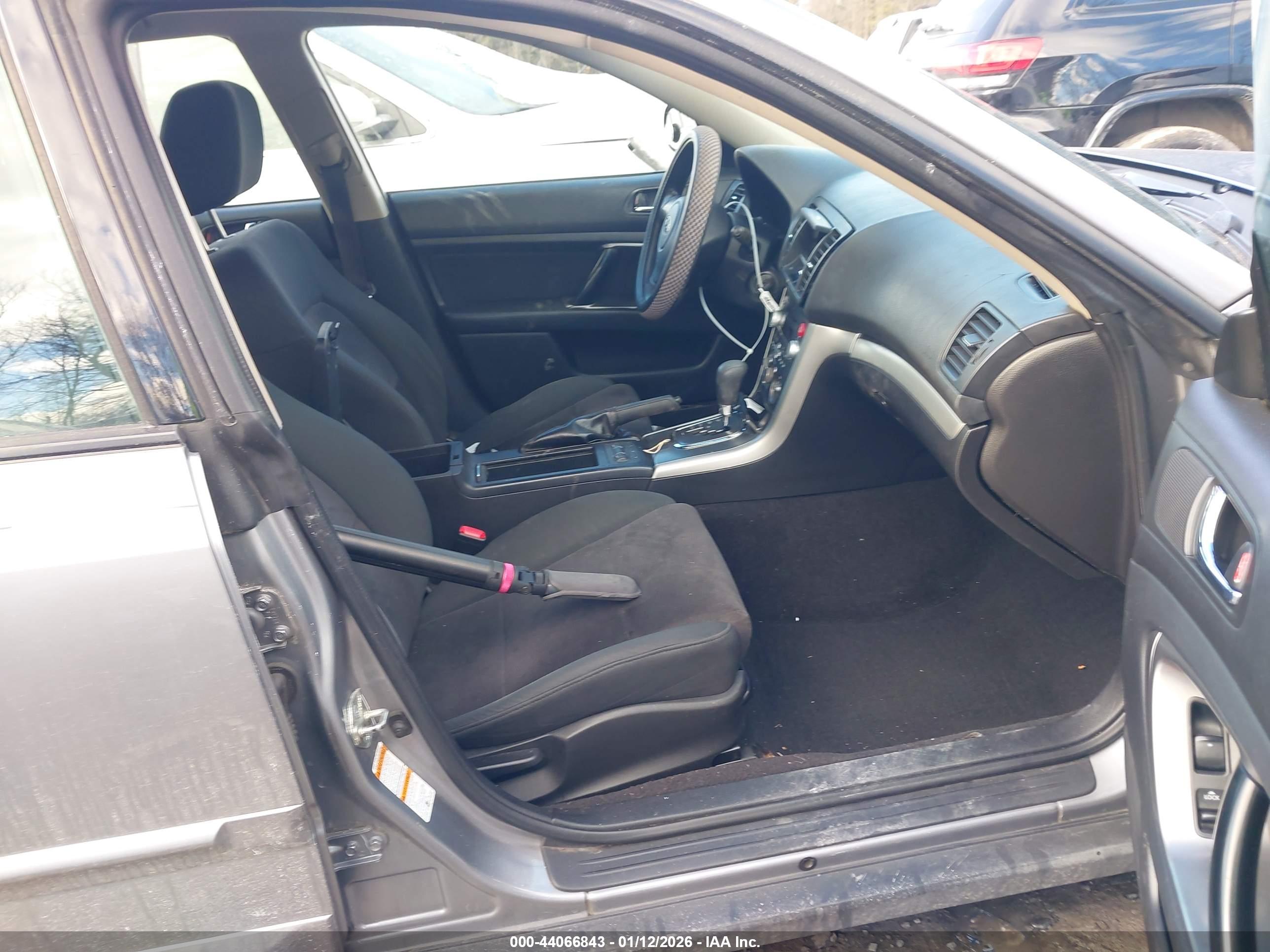 SUBARU OUTBACK image 5