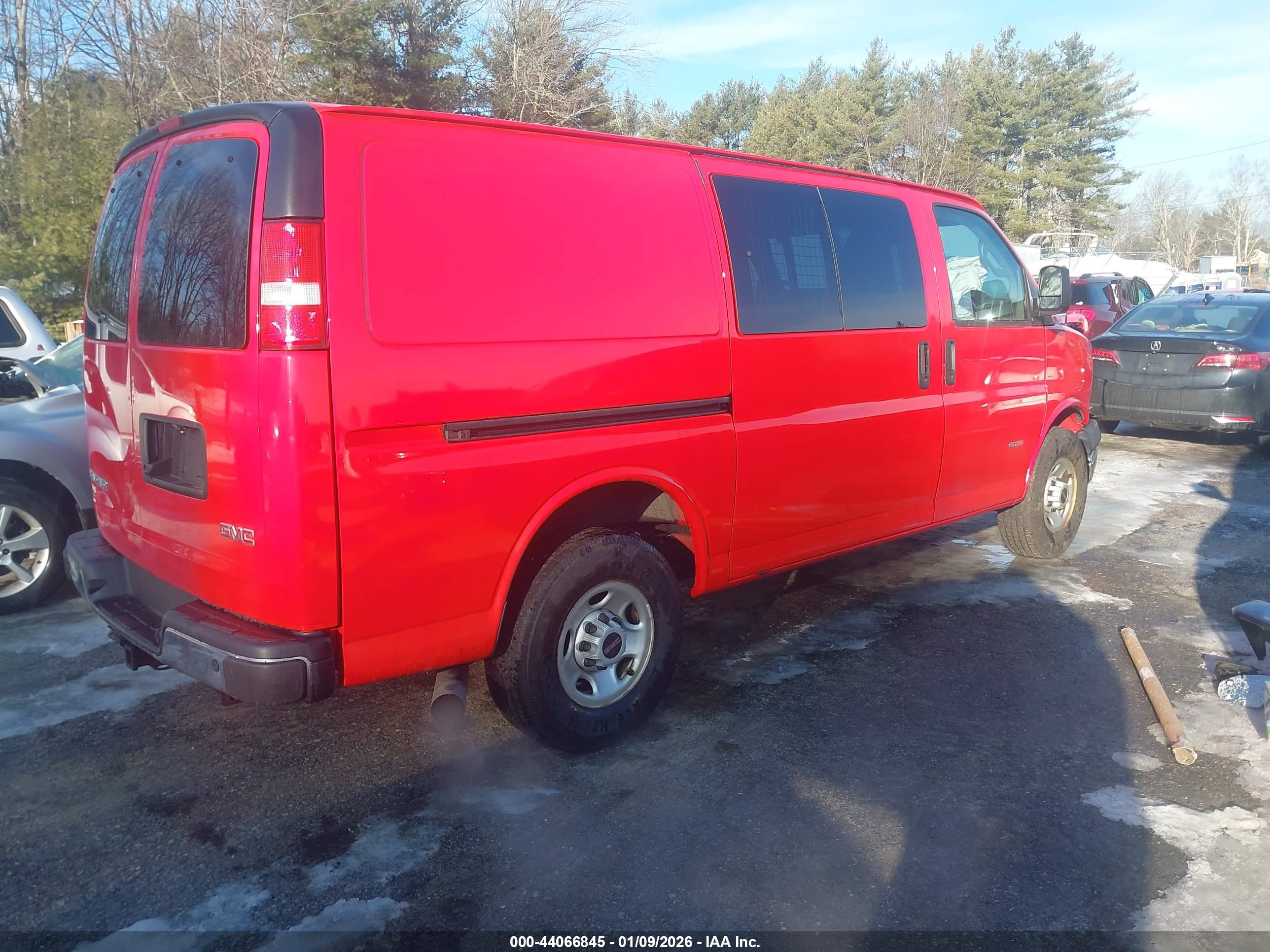 GMC SAVANA image 4