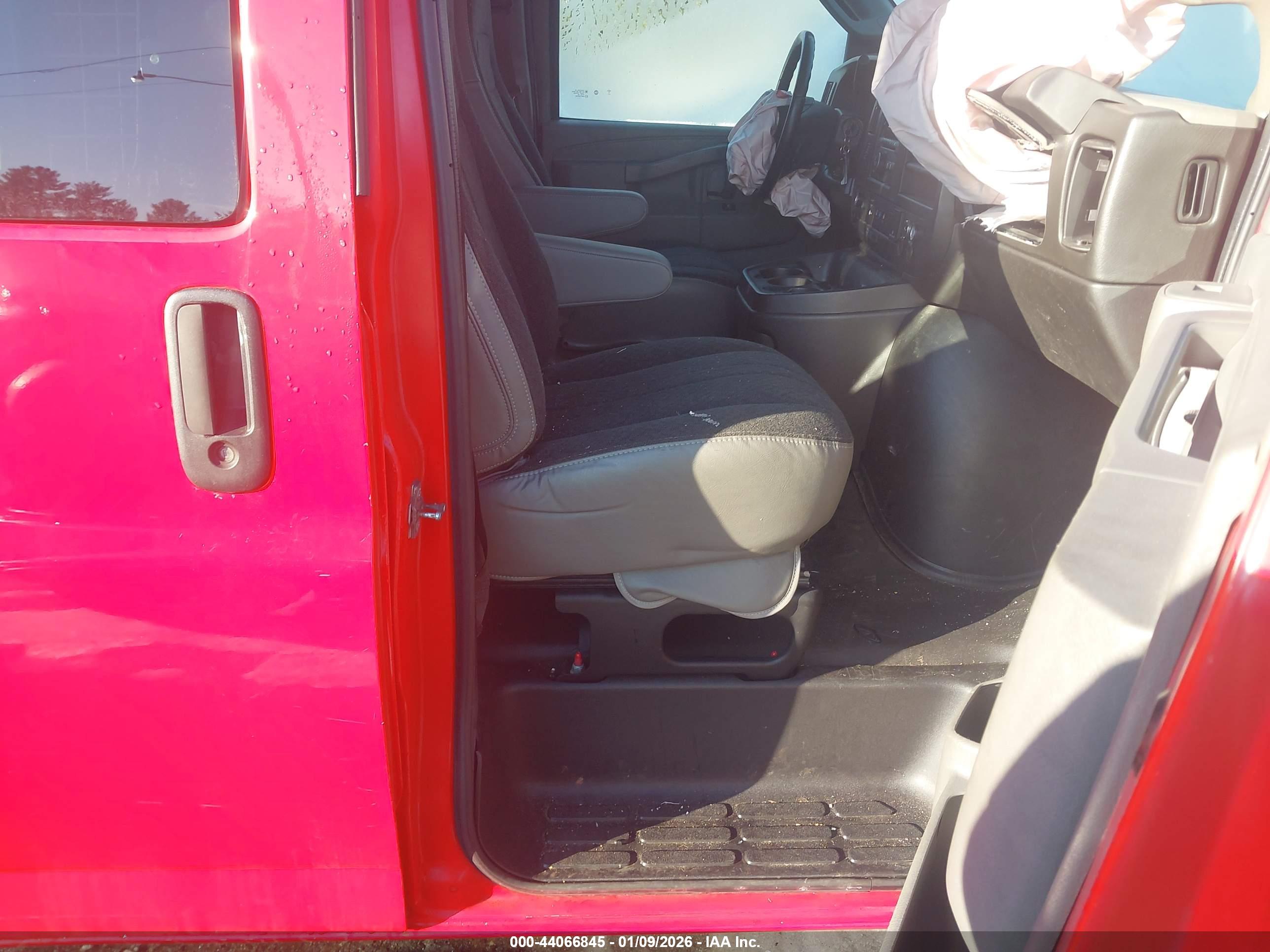 GMC SAVANA image 5
