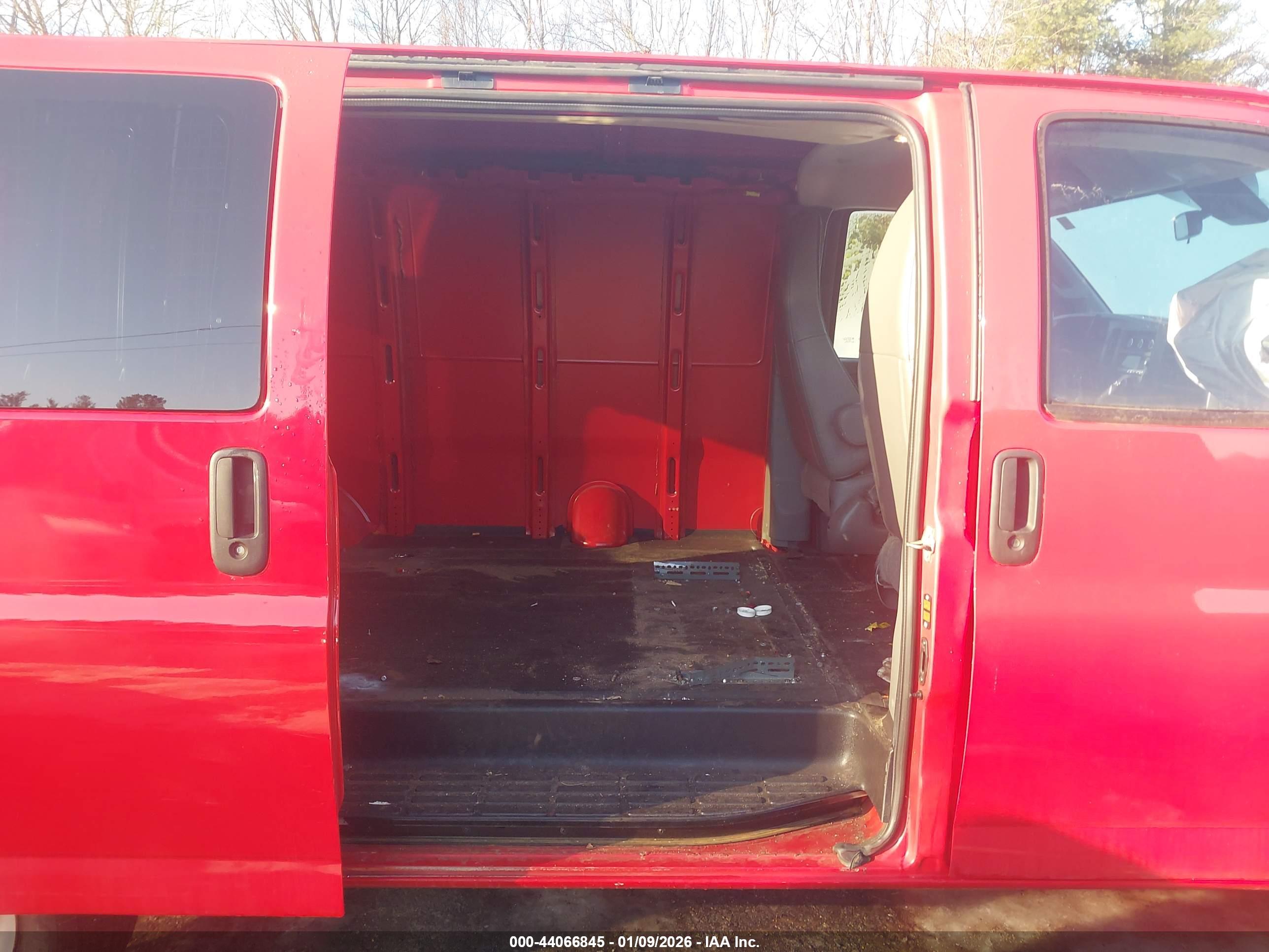 GMC SAVANA image 8