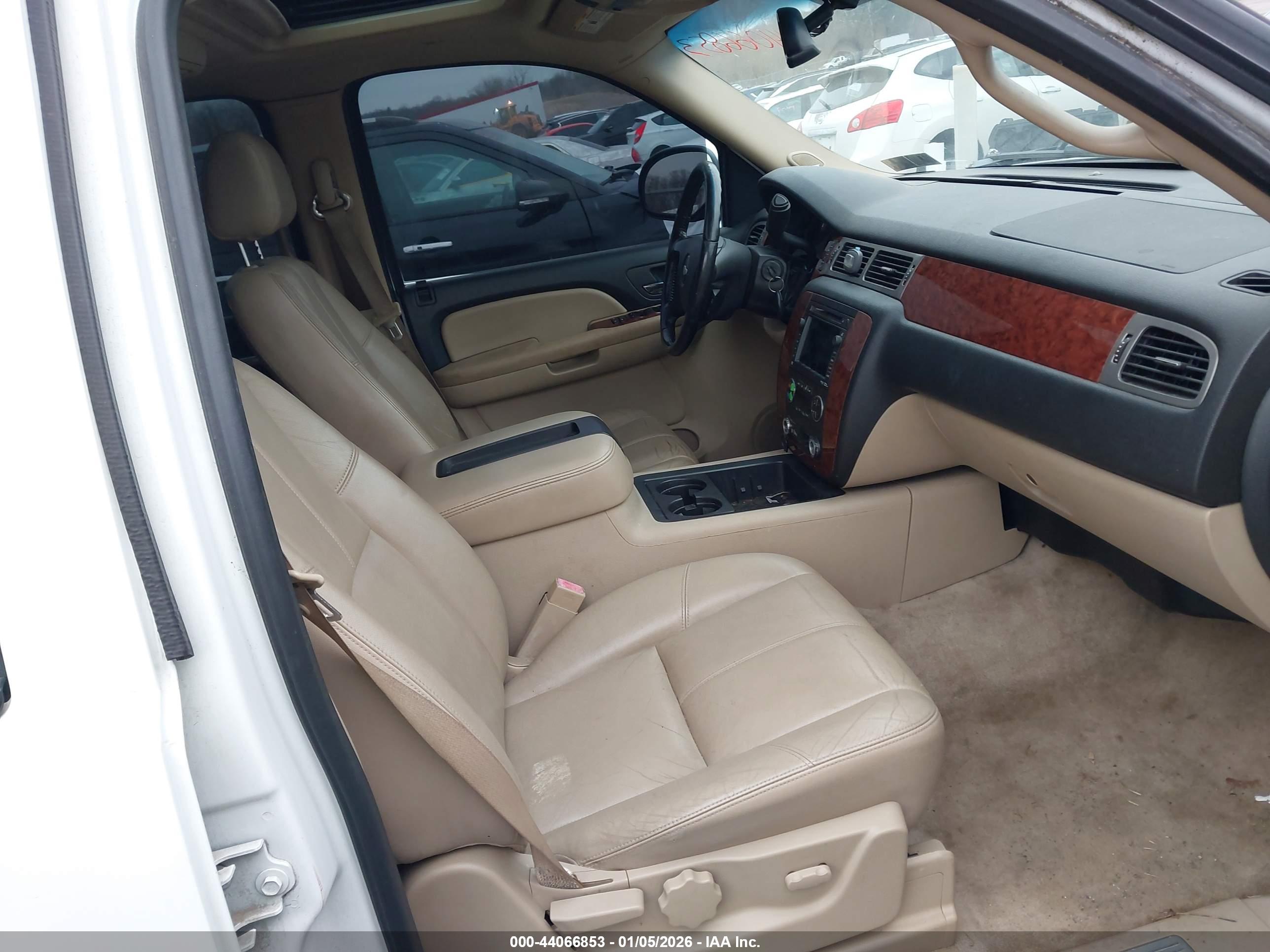 CHEVROLET TAHOE image 5