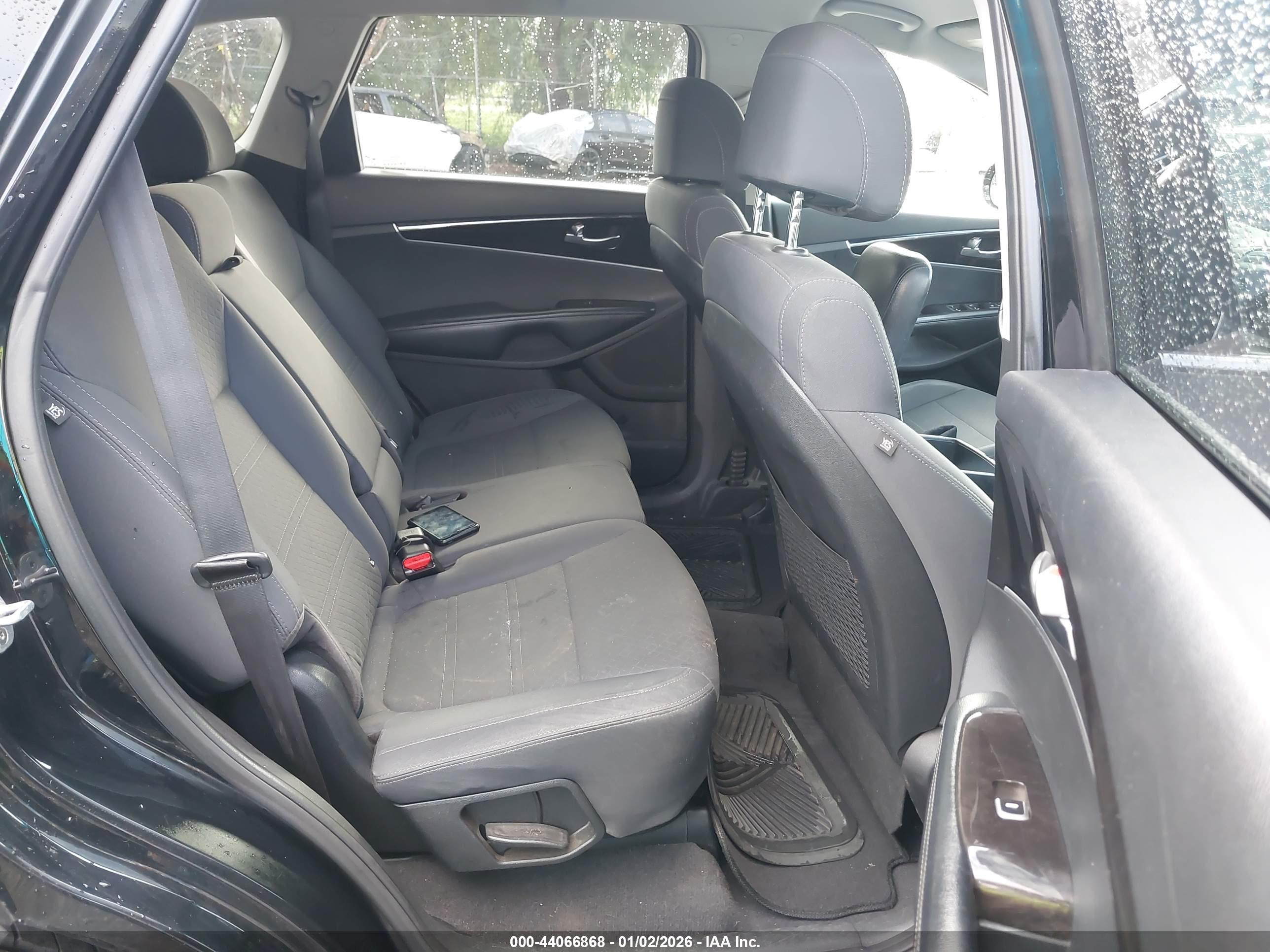 KIA SORENTO image 8