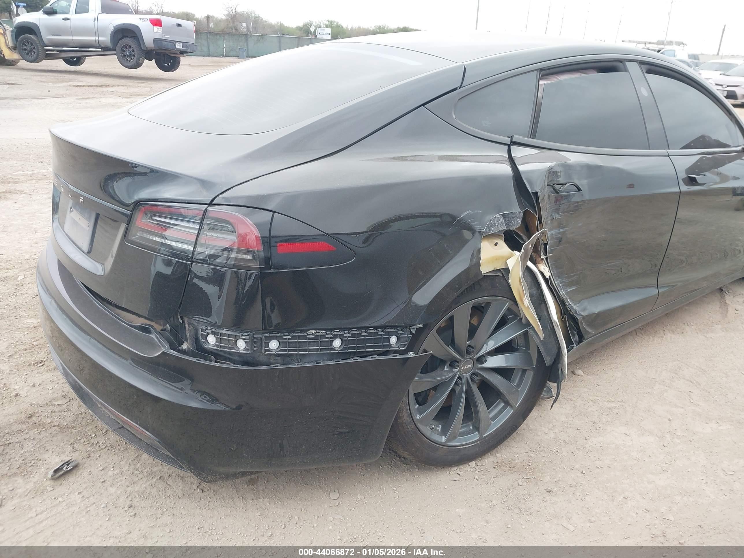 TESLA MODEL image 6