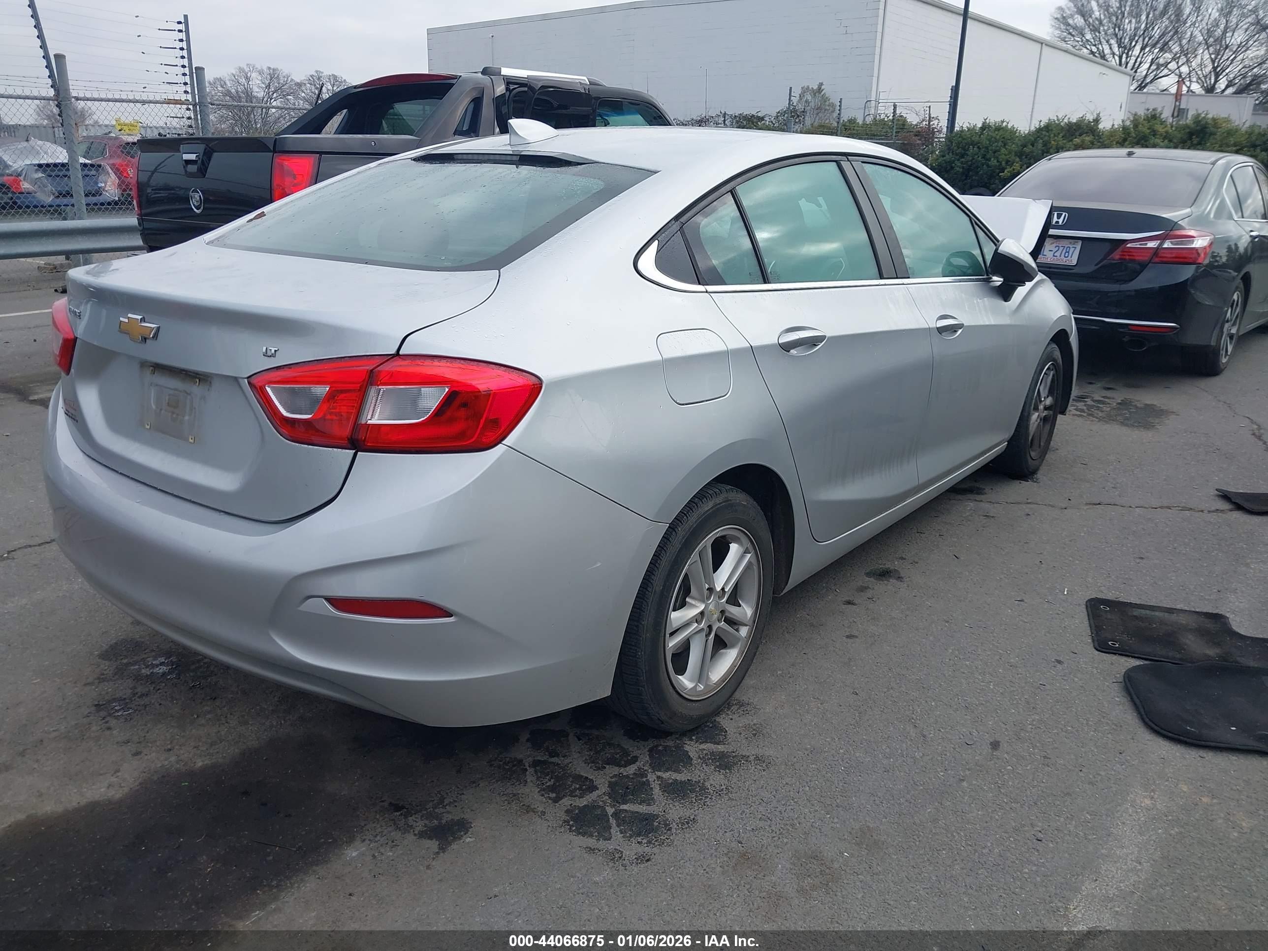 CHEVROLET CRUZE image 4