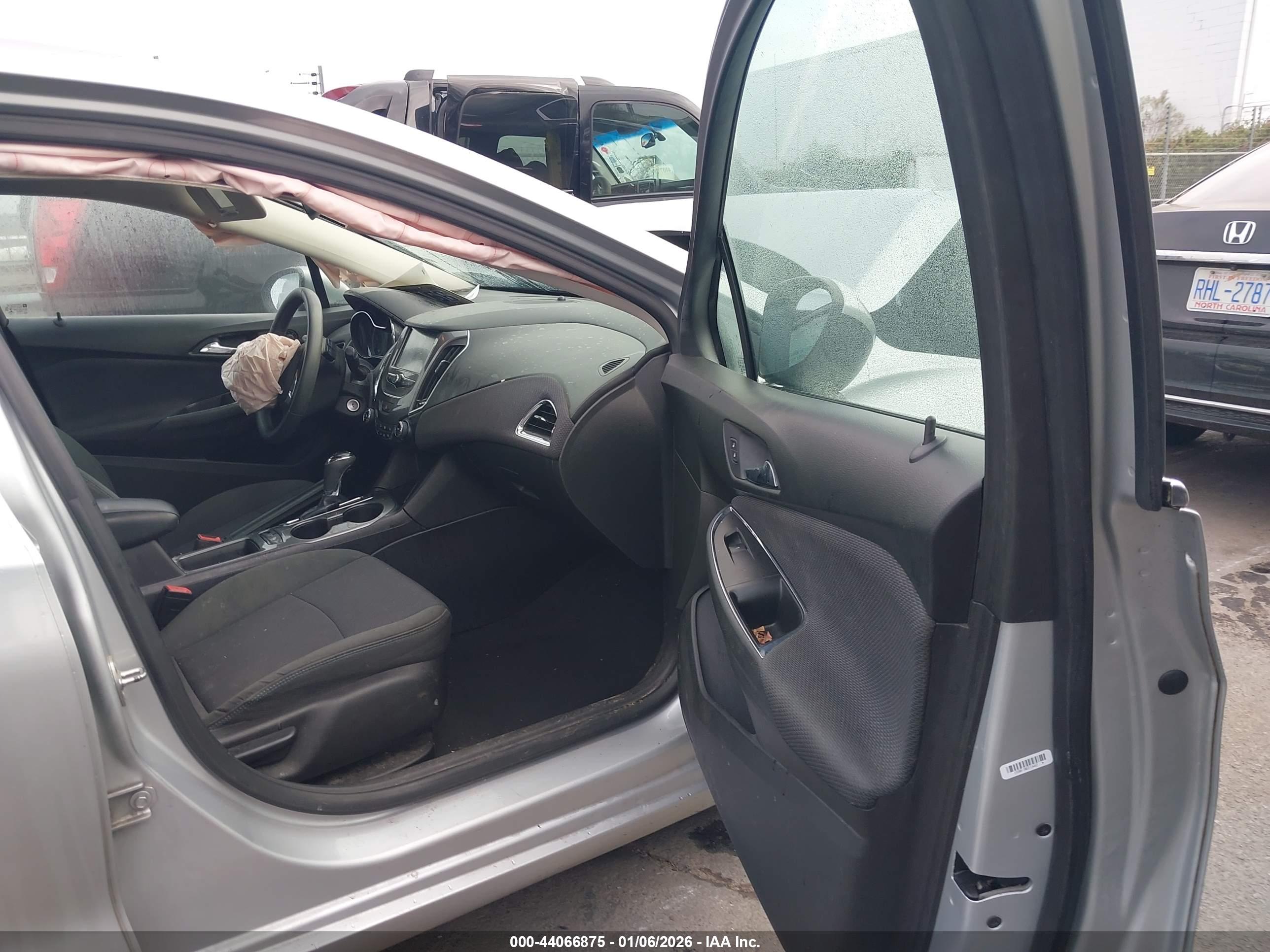 CHEVROLET CRUZE image 5