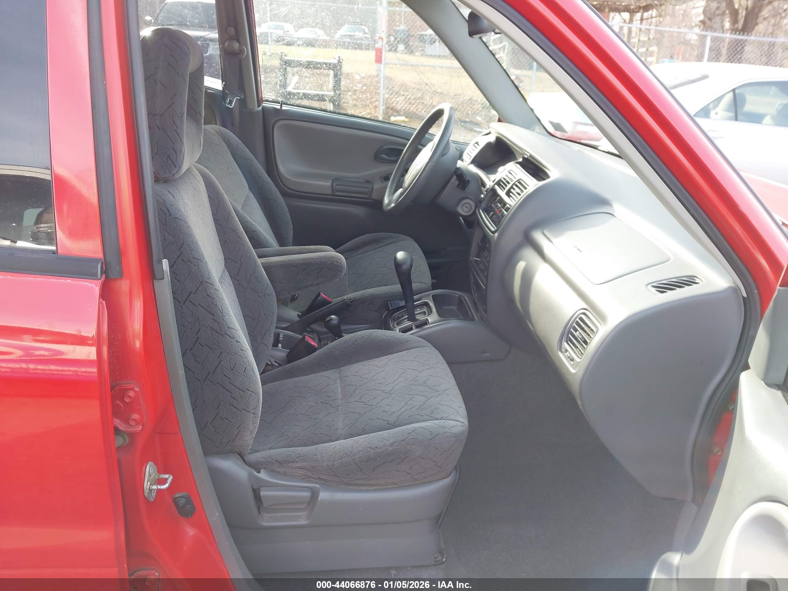 CHEVROLET TRACKER image 5