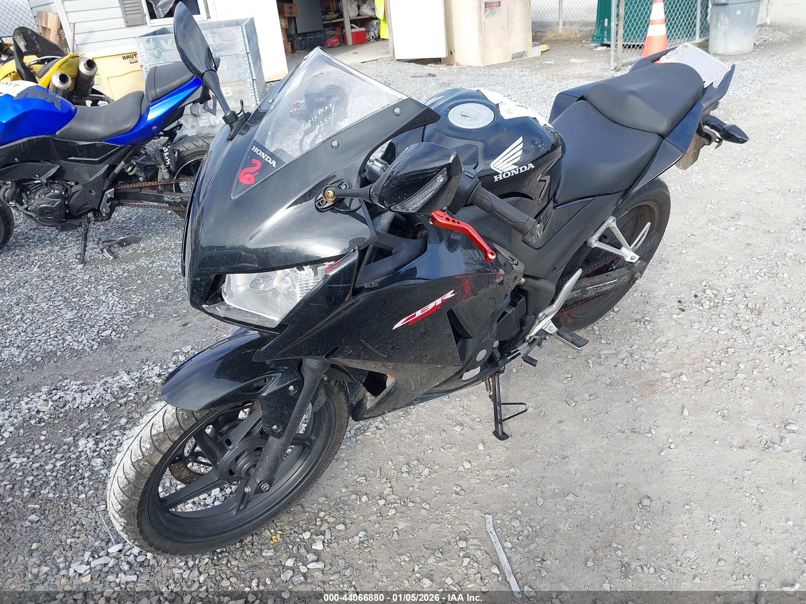 HONDA CBR300 image 2