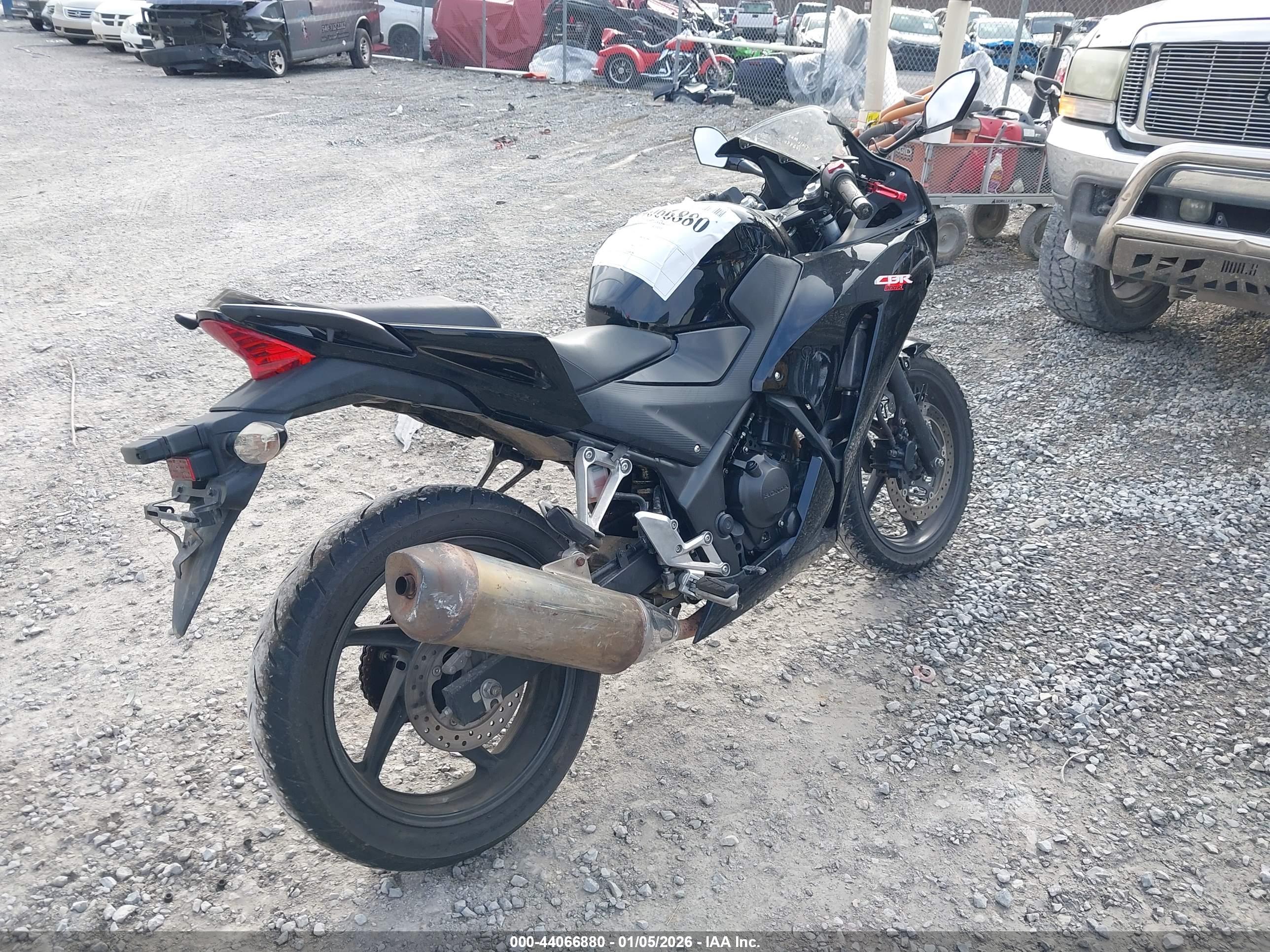 HONDA CBR300 image 4