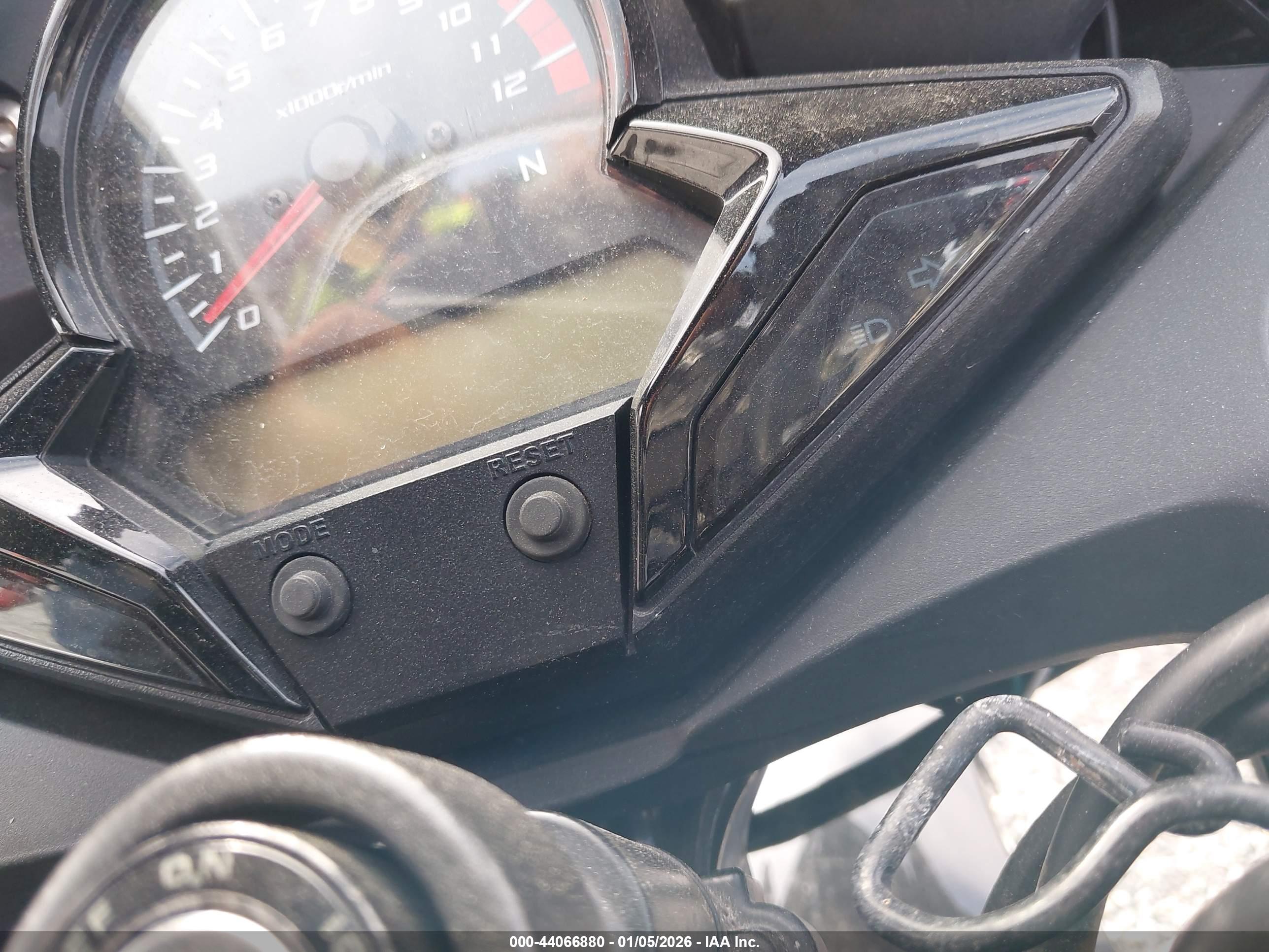 HONDA CBR300 image 7