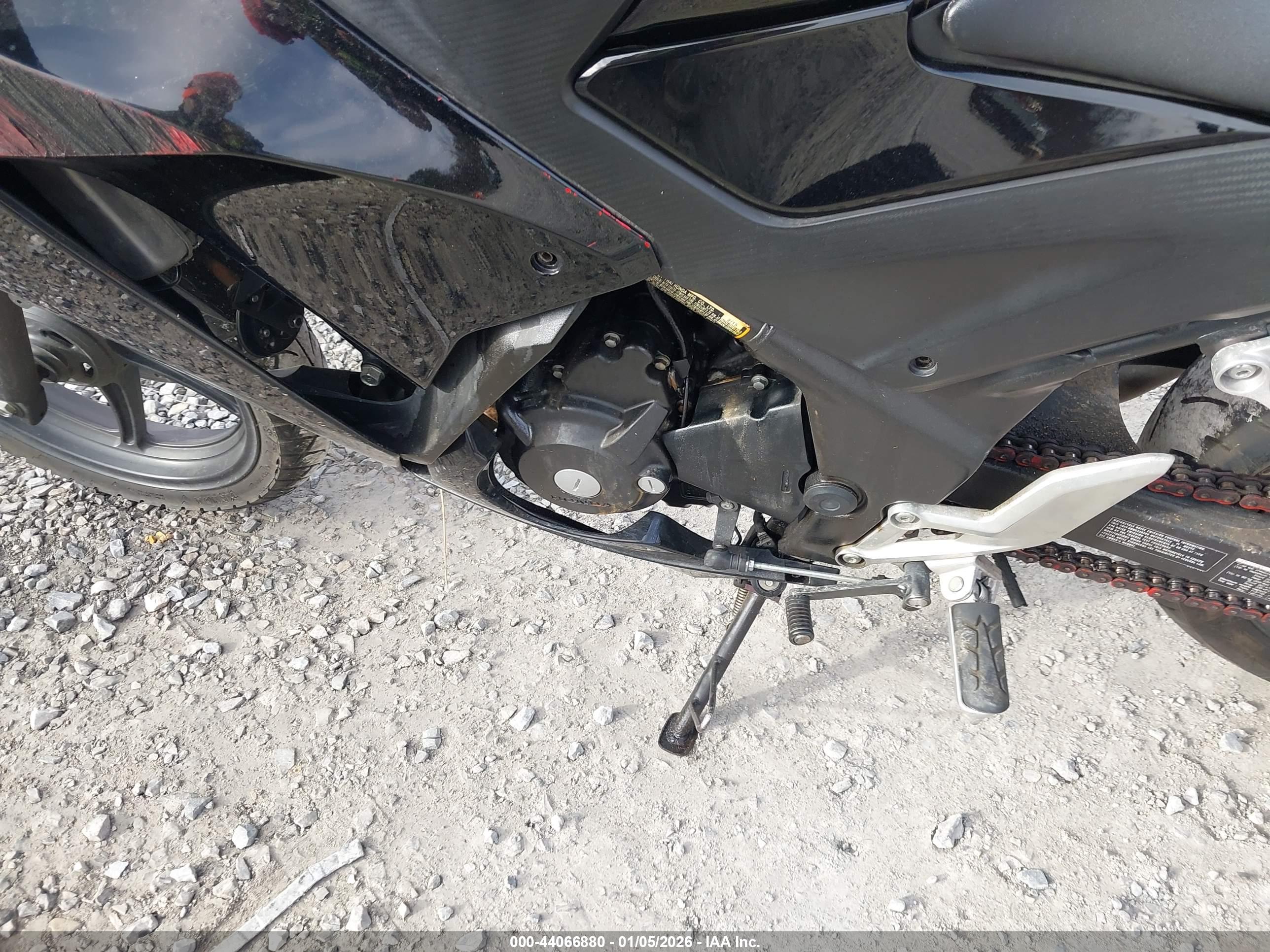 HONDA CBR300 image 9