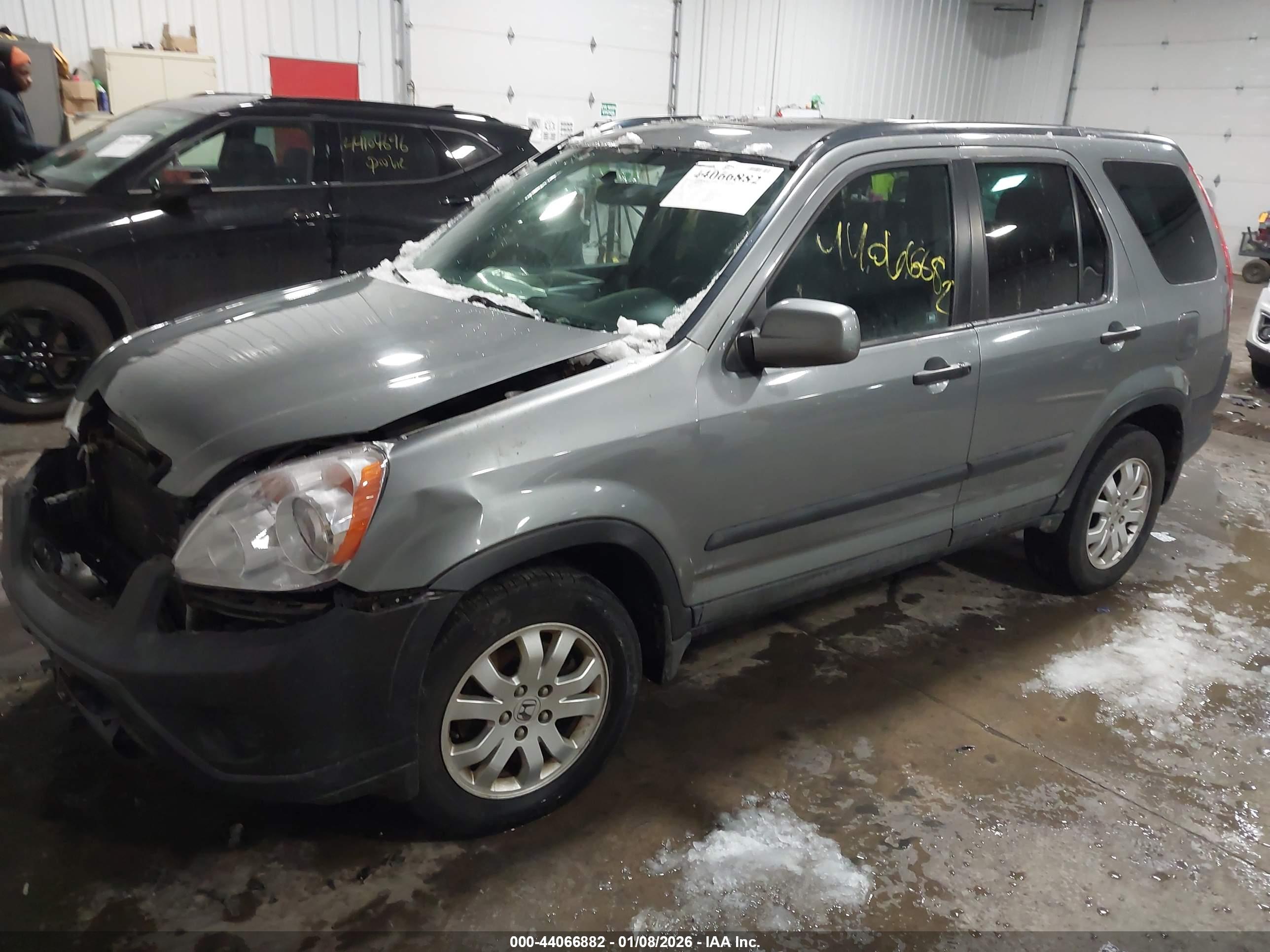 HONDA CR-V image 2
