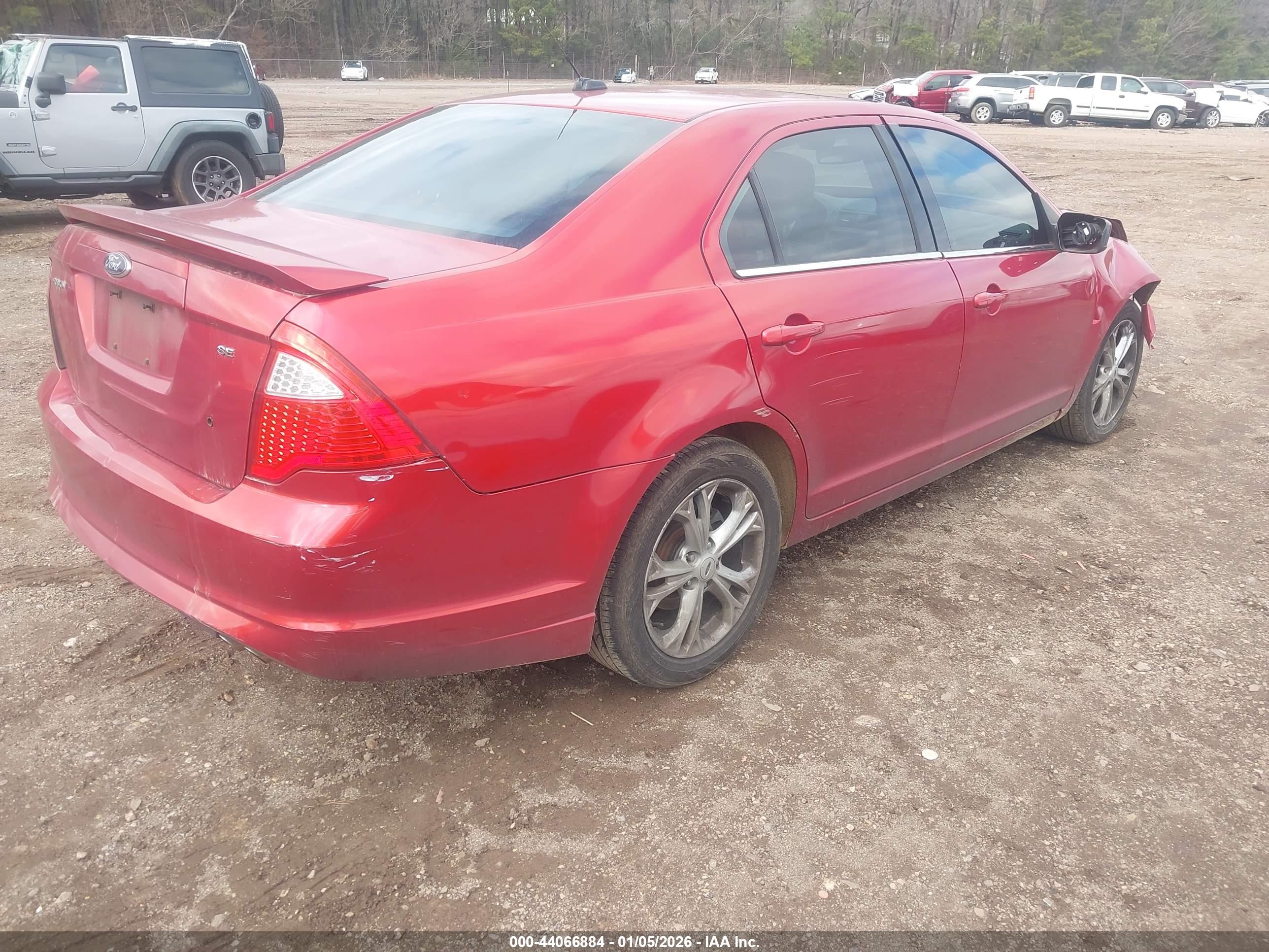 FORD FUSION image 4