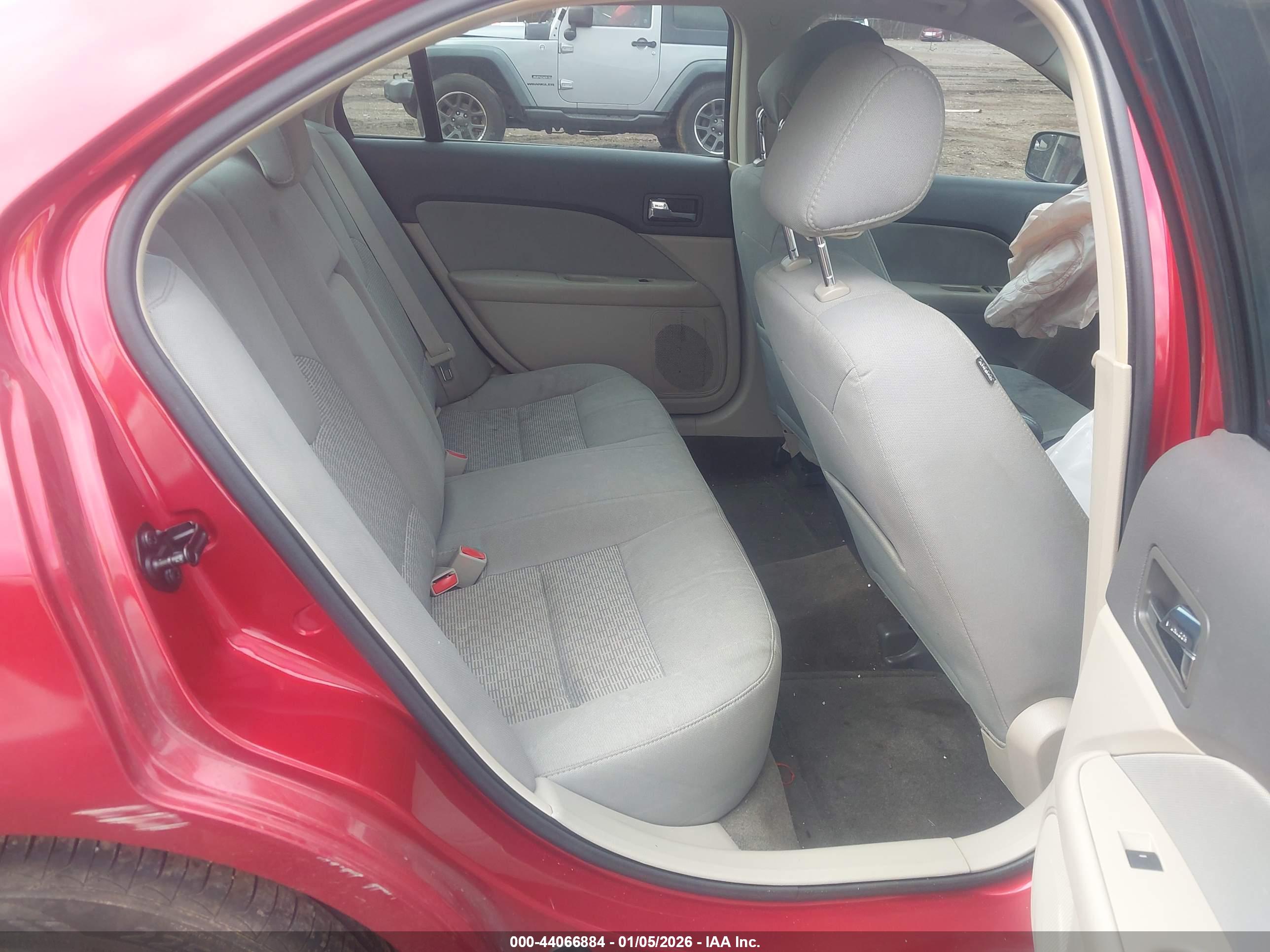 FORD FUSION image 8