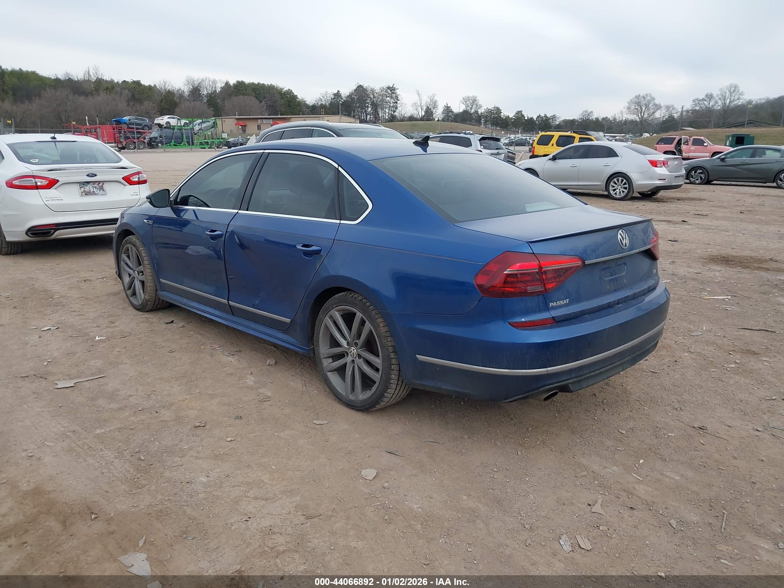 VOLKSWAGEN PASSAT image 3