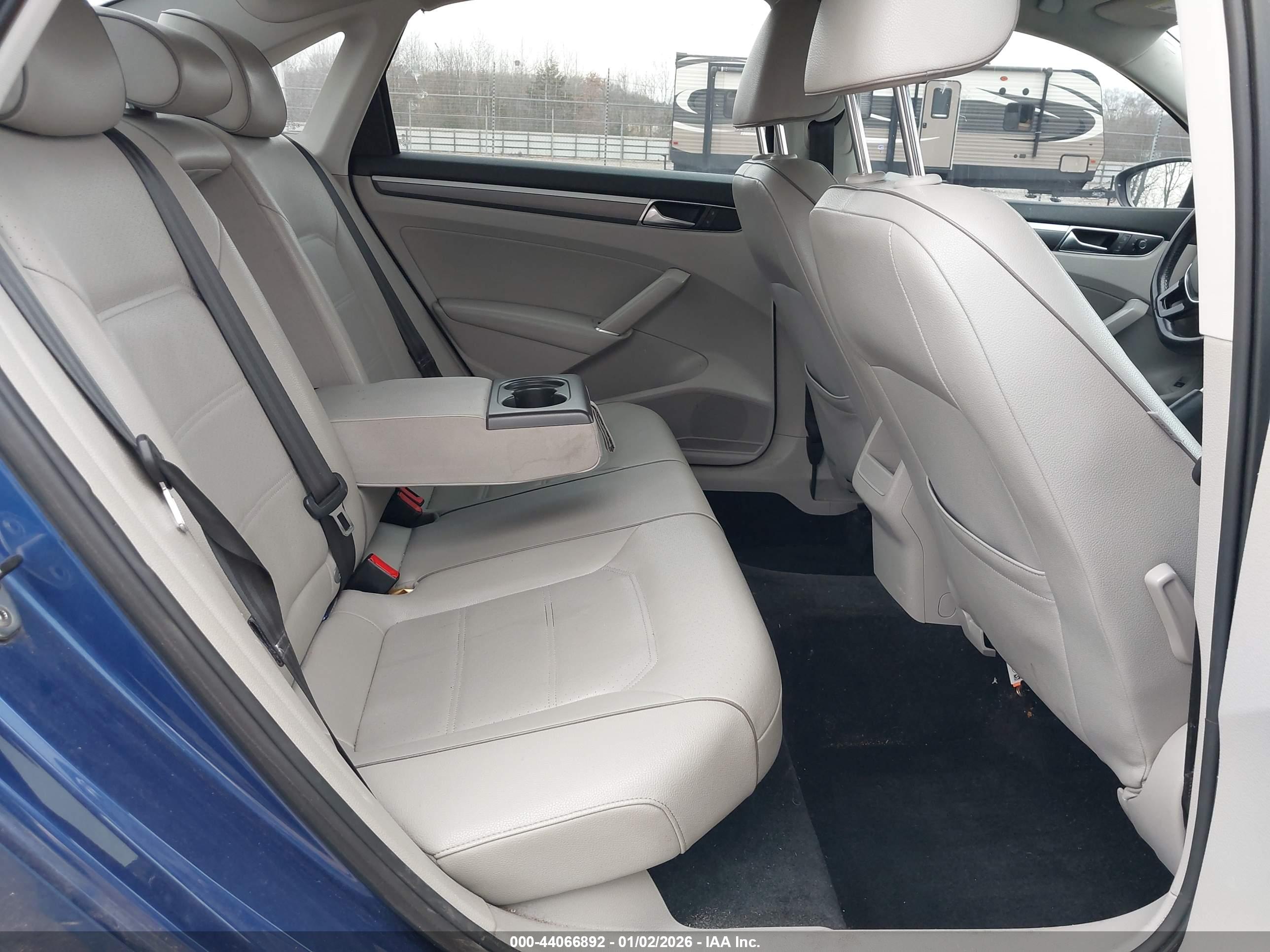 VOLKSWAGEN PASSAT image 8