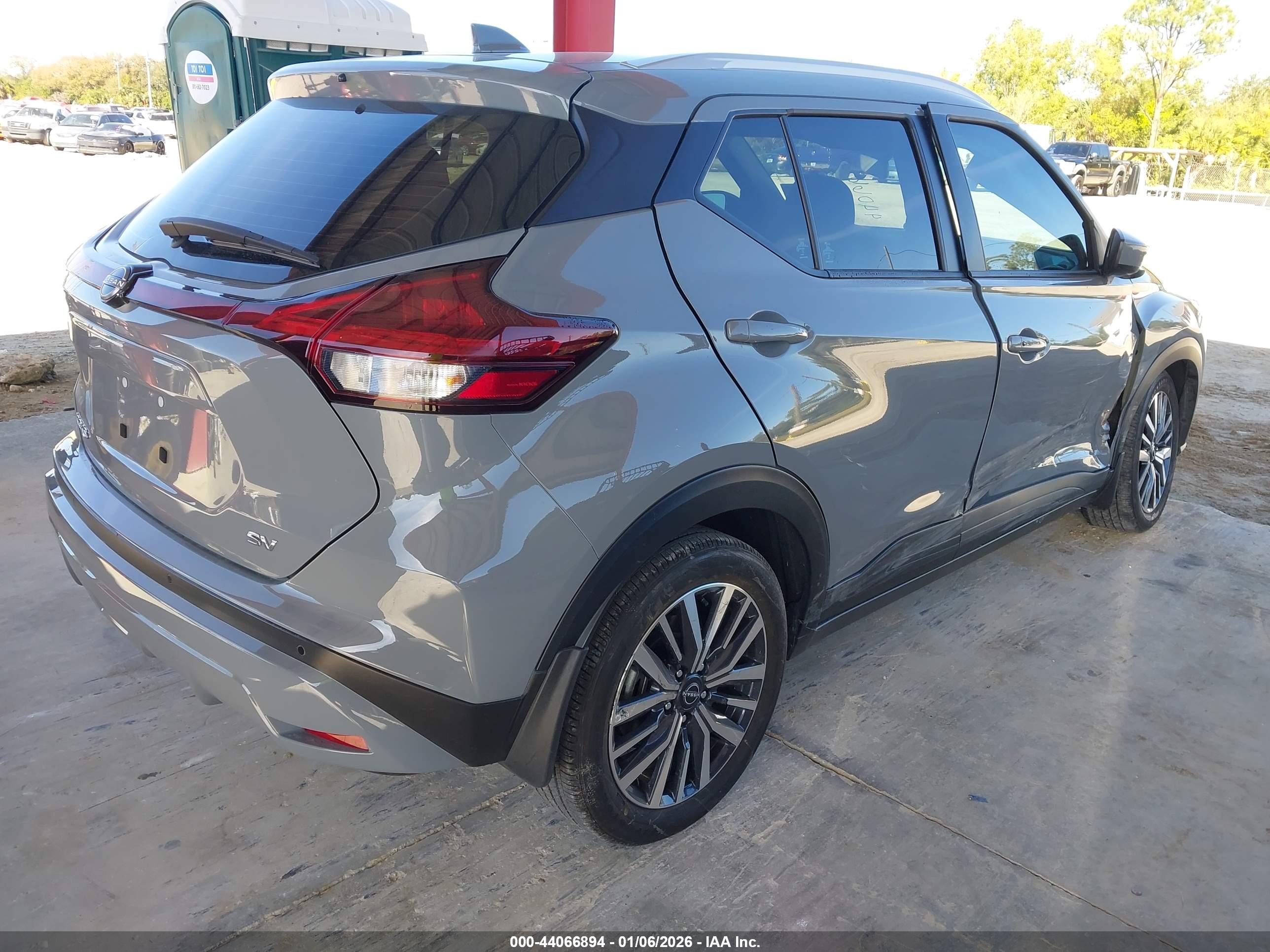 NISSAN KICKS image 4