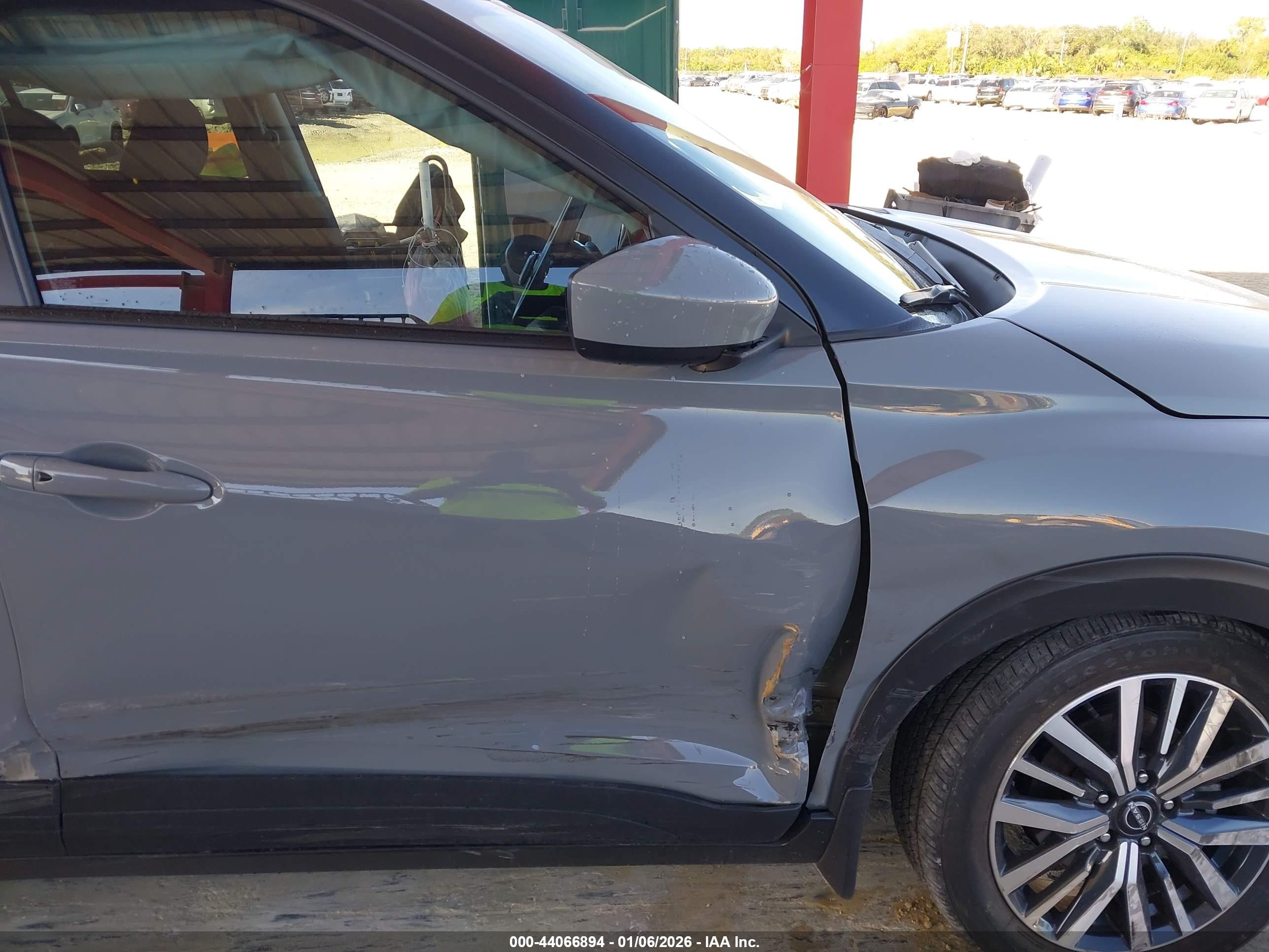 NISSAN KICKS image 6
