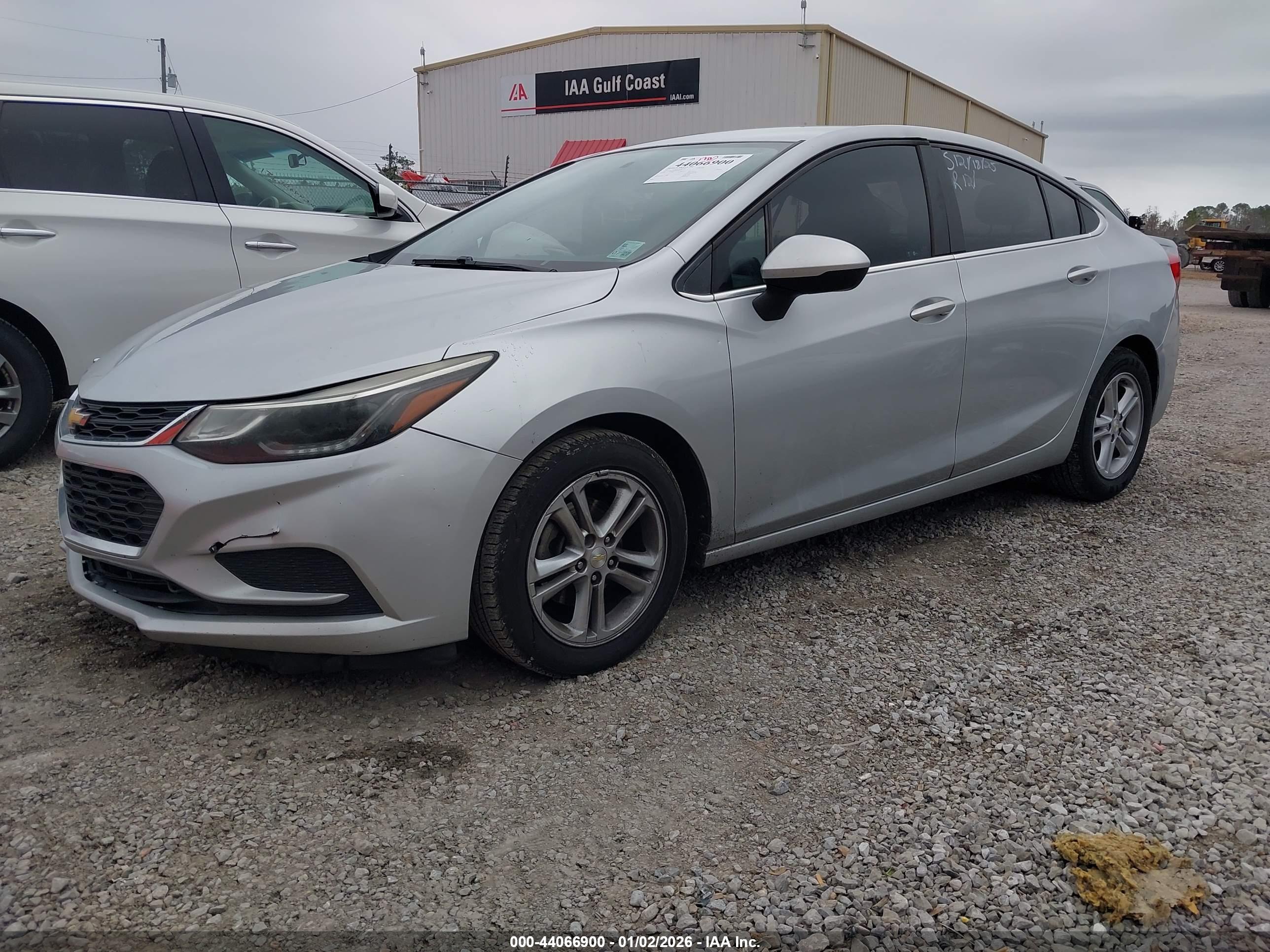CHEVROLET CRUZE image 2