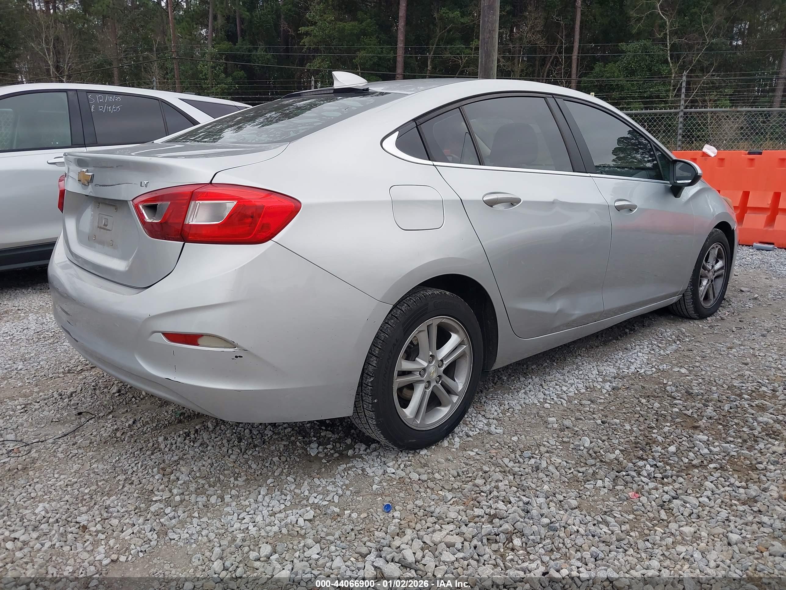 CHEVROLET CRUZE image 4