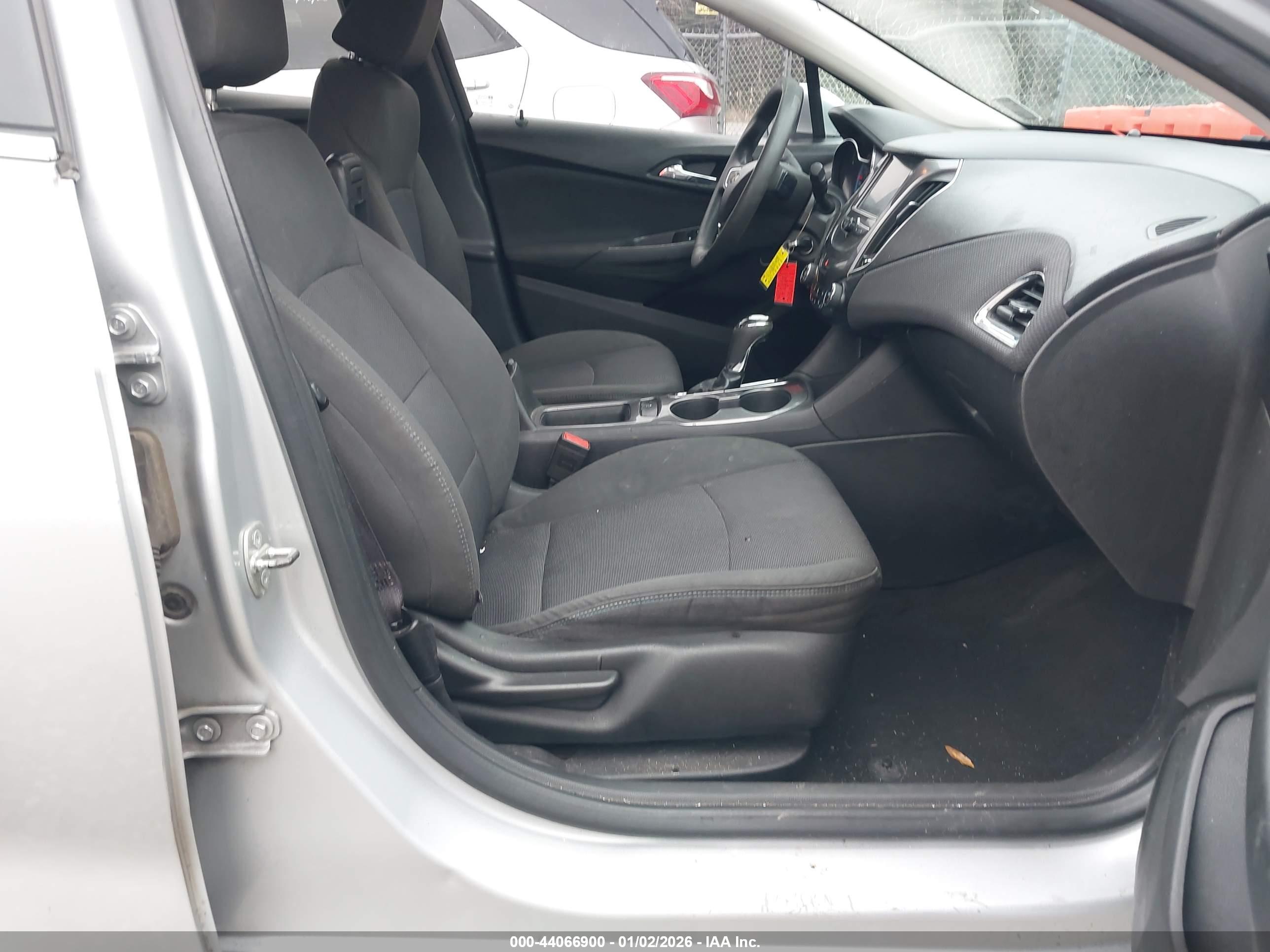 CHEVROLET CRUZE image 5