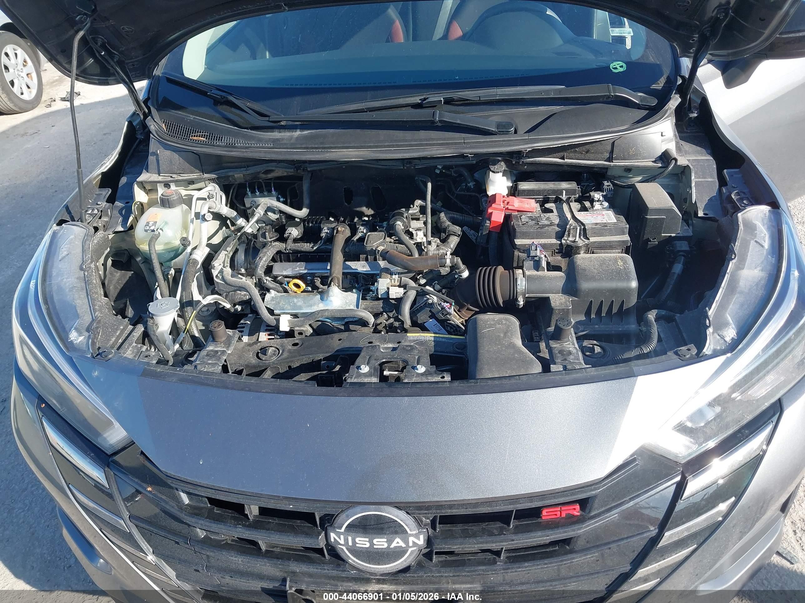 NISSAN VERSA image 10