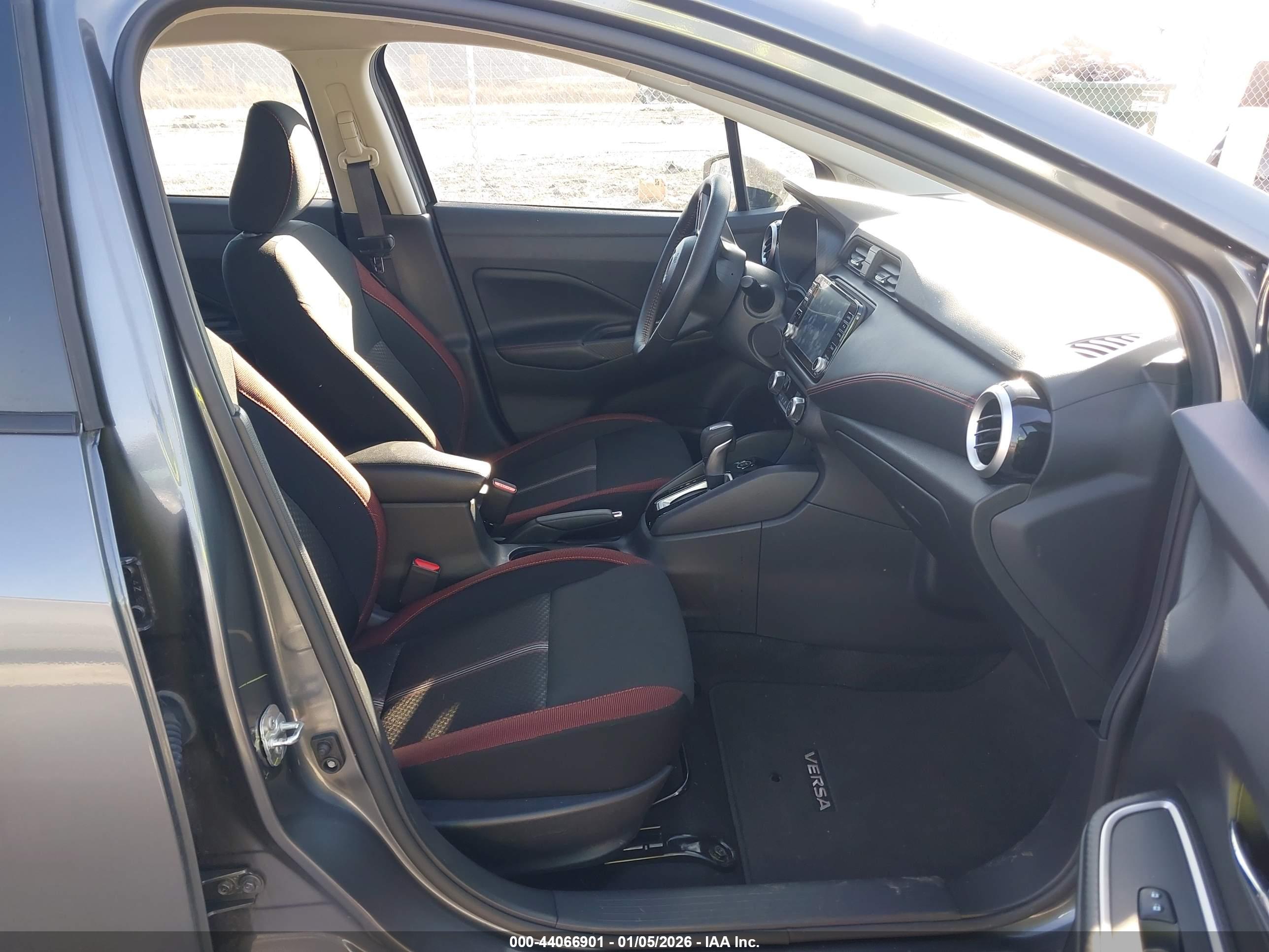 NISSAN VERSA image 5