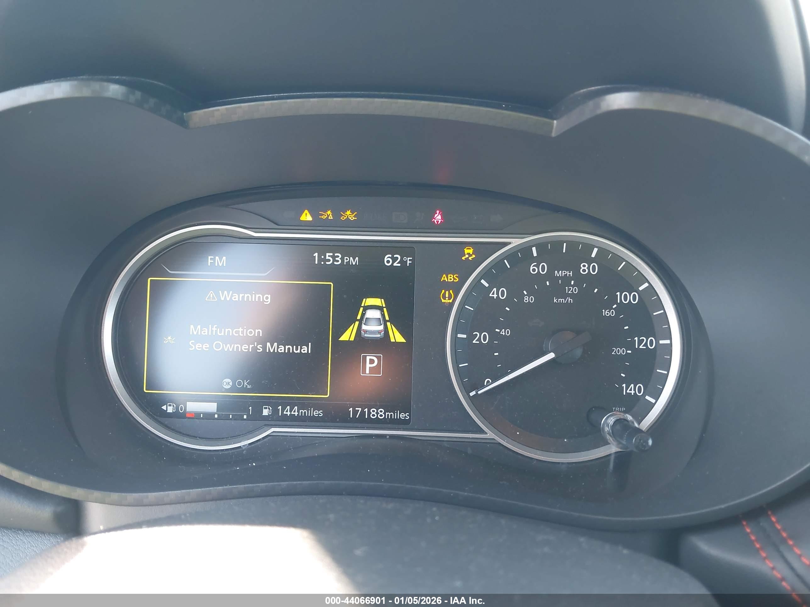NISSAN VERSA image 7