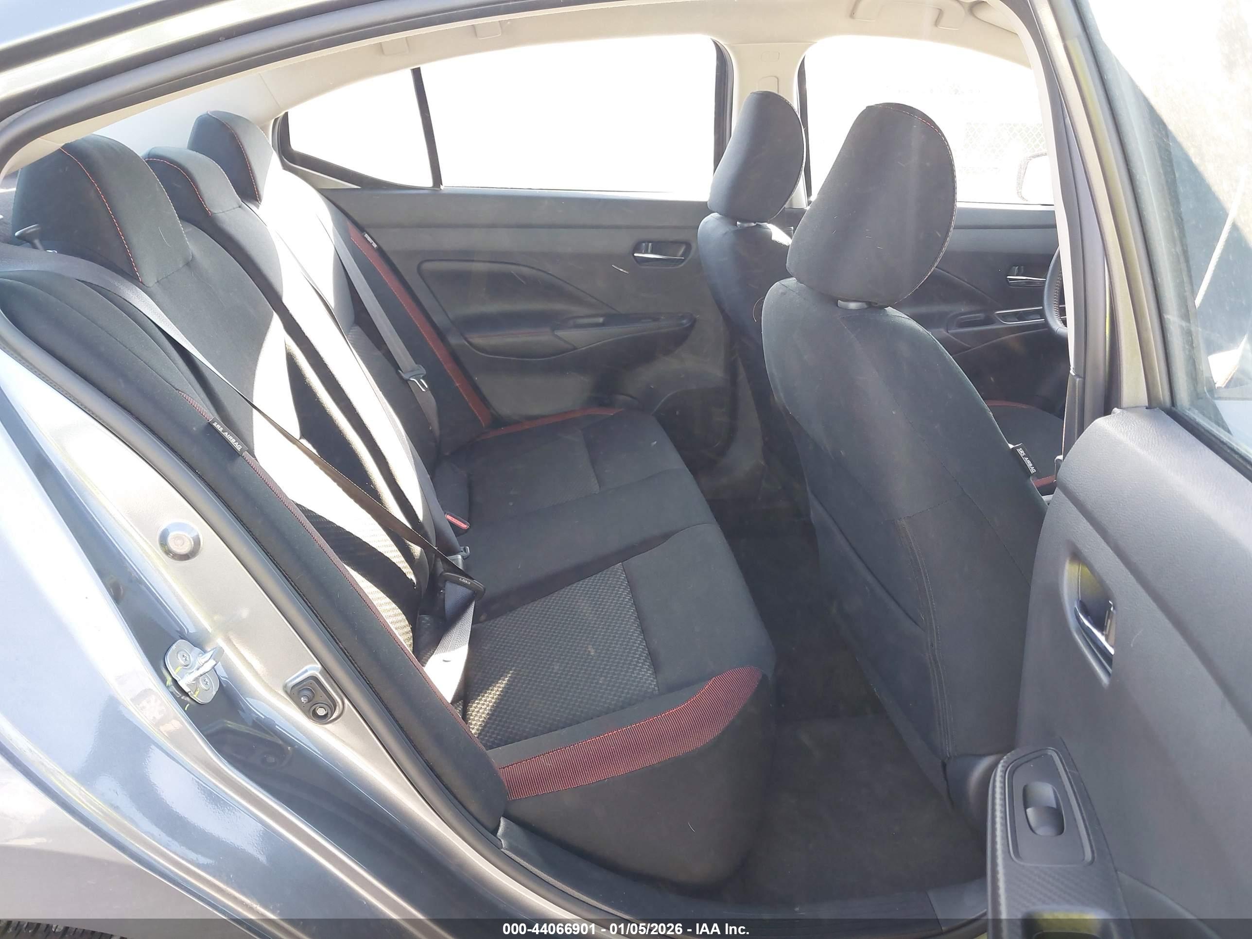 NISSAN VERSA image 8