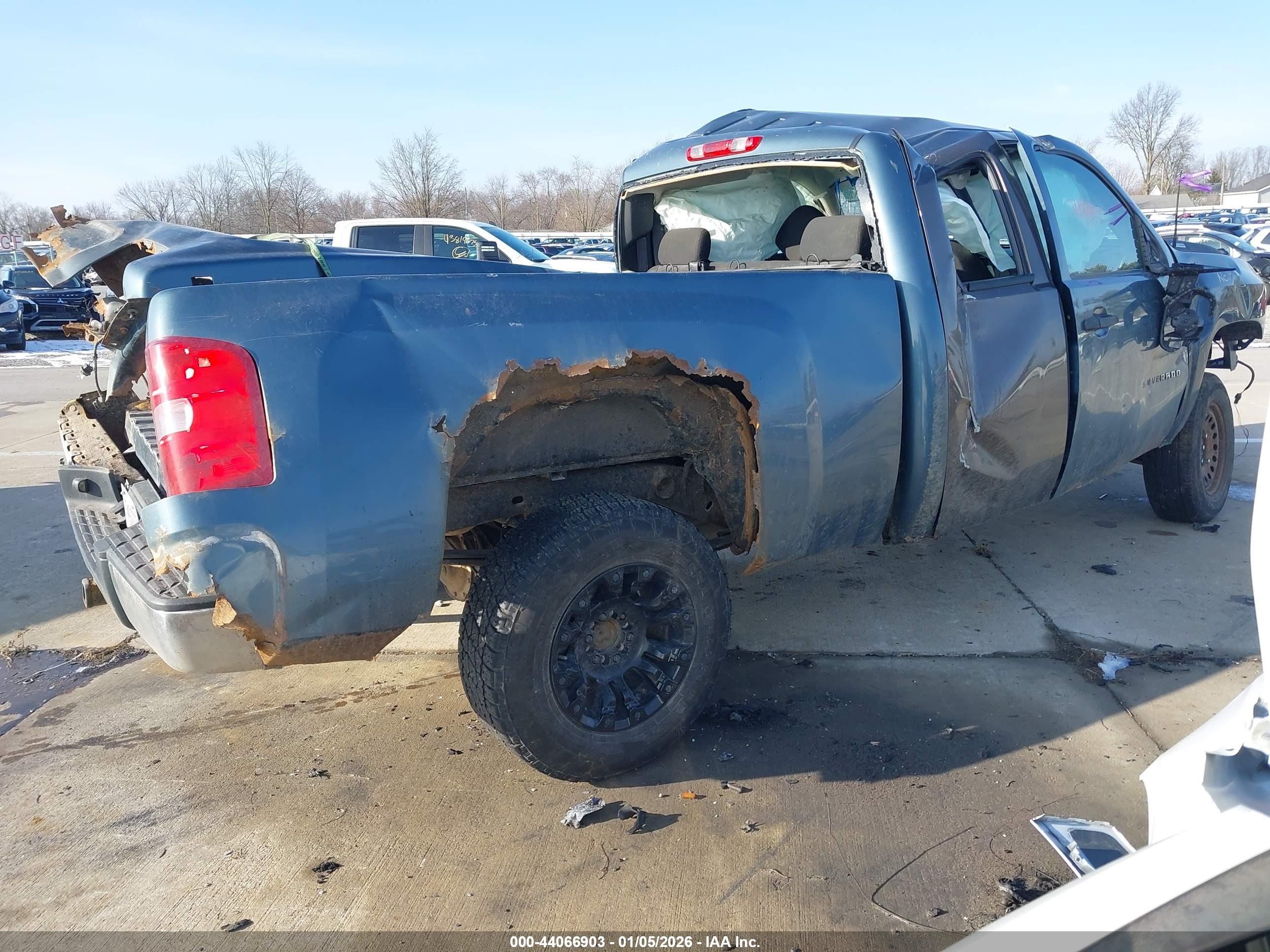 CHEVROLET SILVERADO image 4