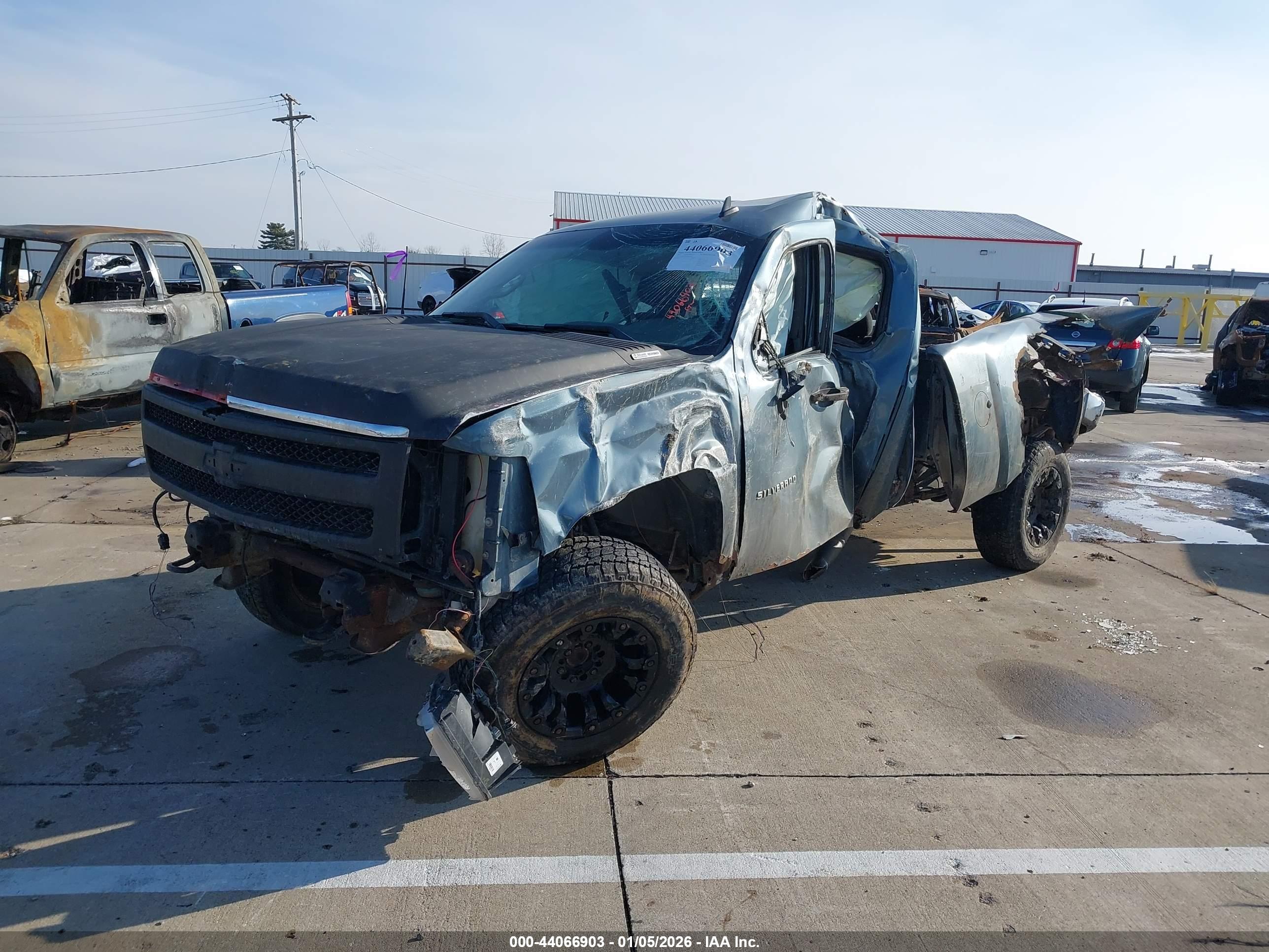 CHEVROLET SILVERADO image 6