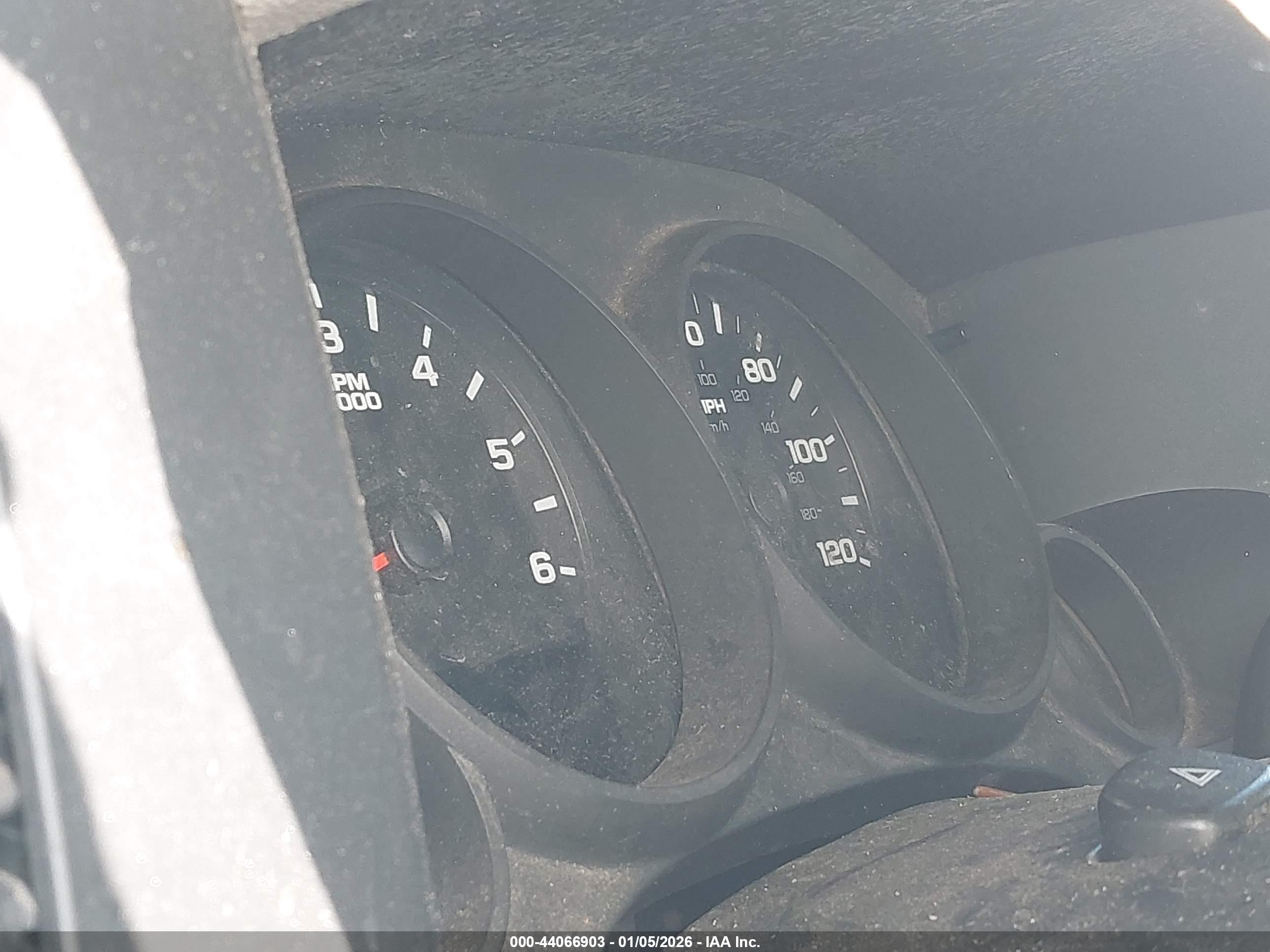 CHEVROLET SILVERADO image 7