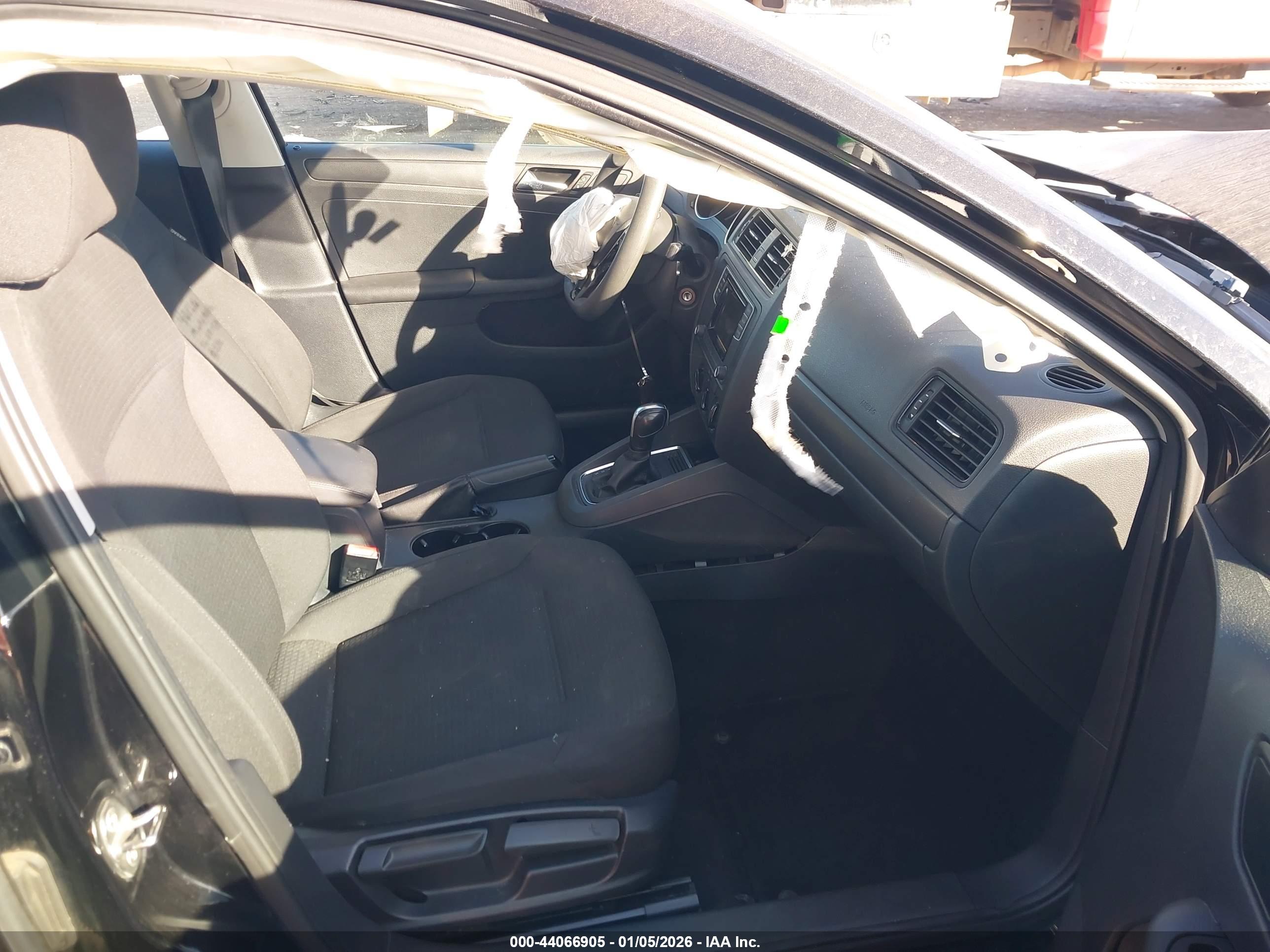 VOLKSWAGEN JETTA image 5