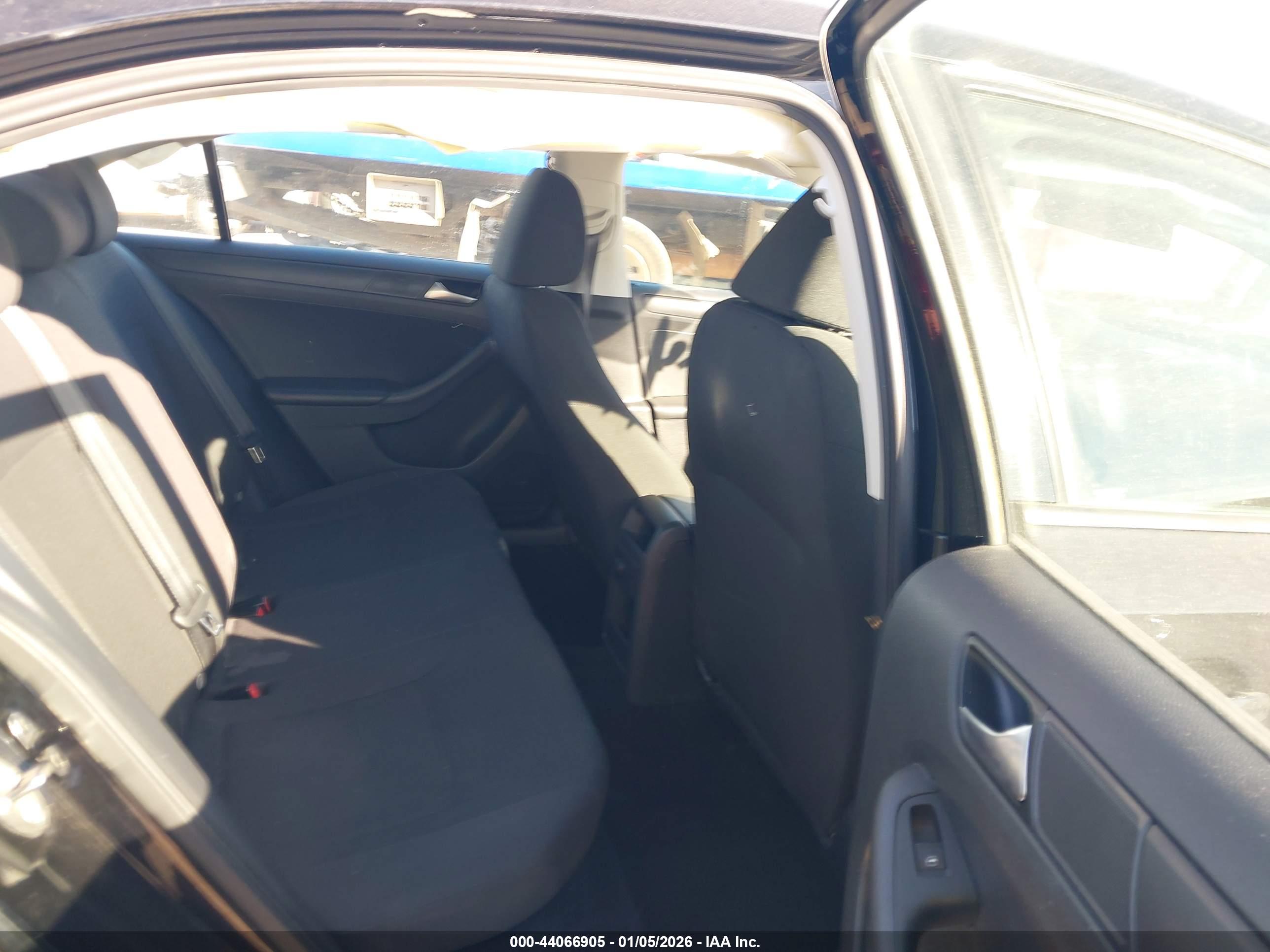 VOLKSWAGEN JETTA image 8