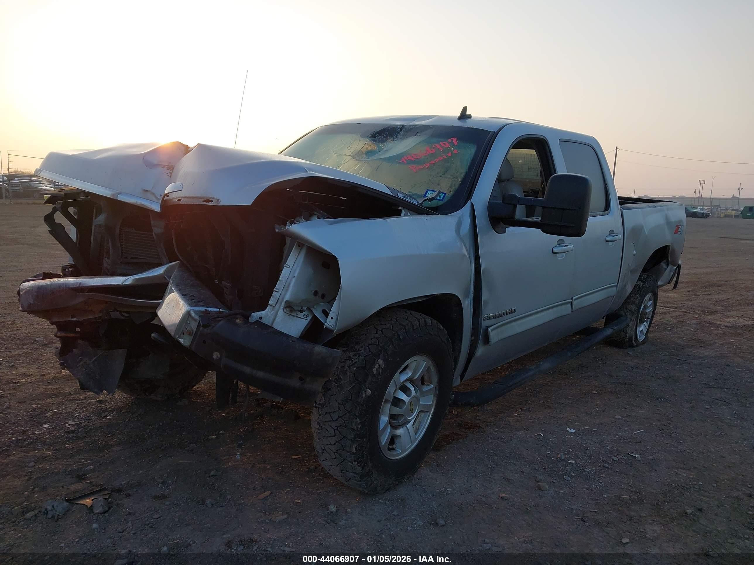 CHEVROLET SILVERADO image 2