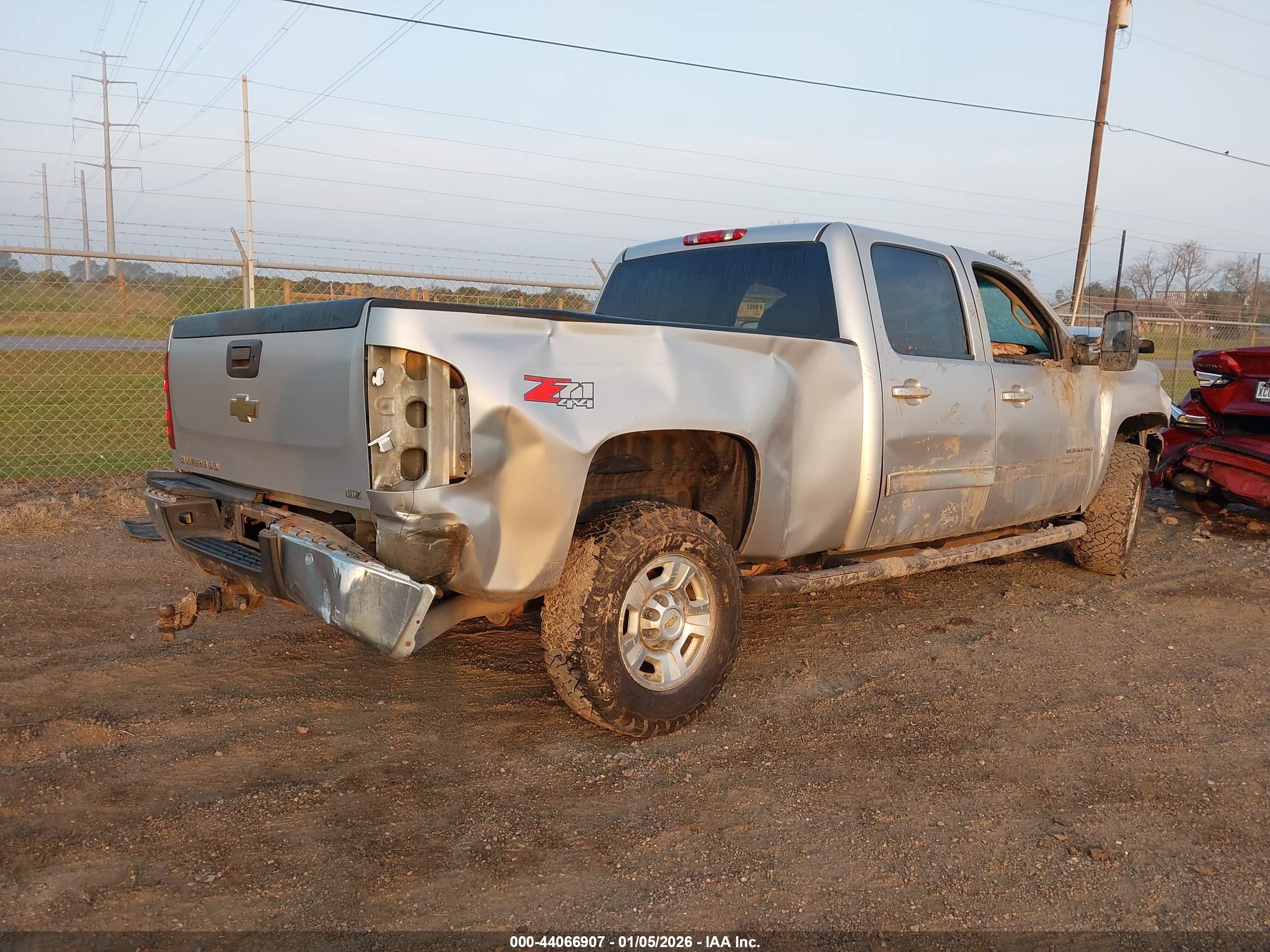CHEVROLET SILVERADO image 4