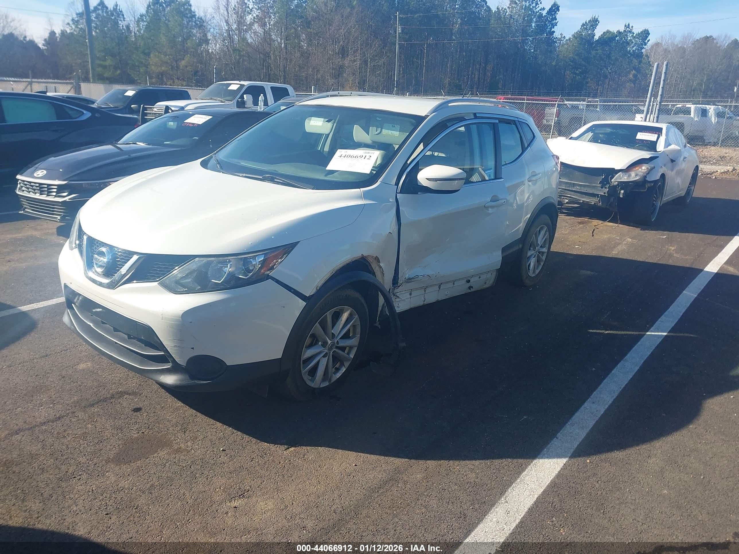 NISSAN ROGUE image 2
