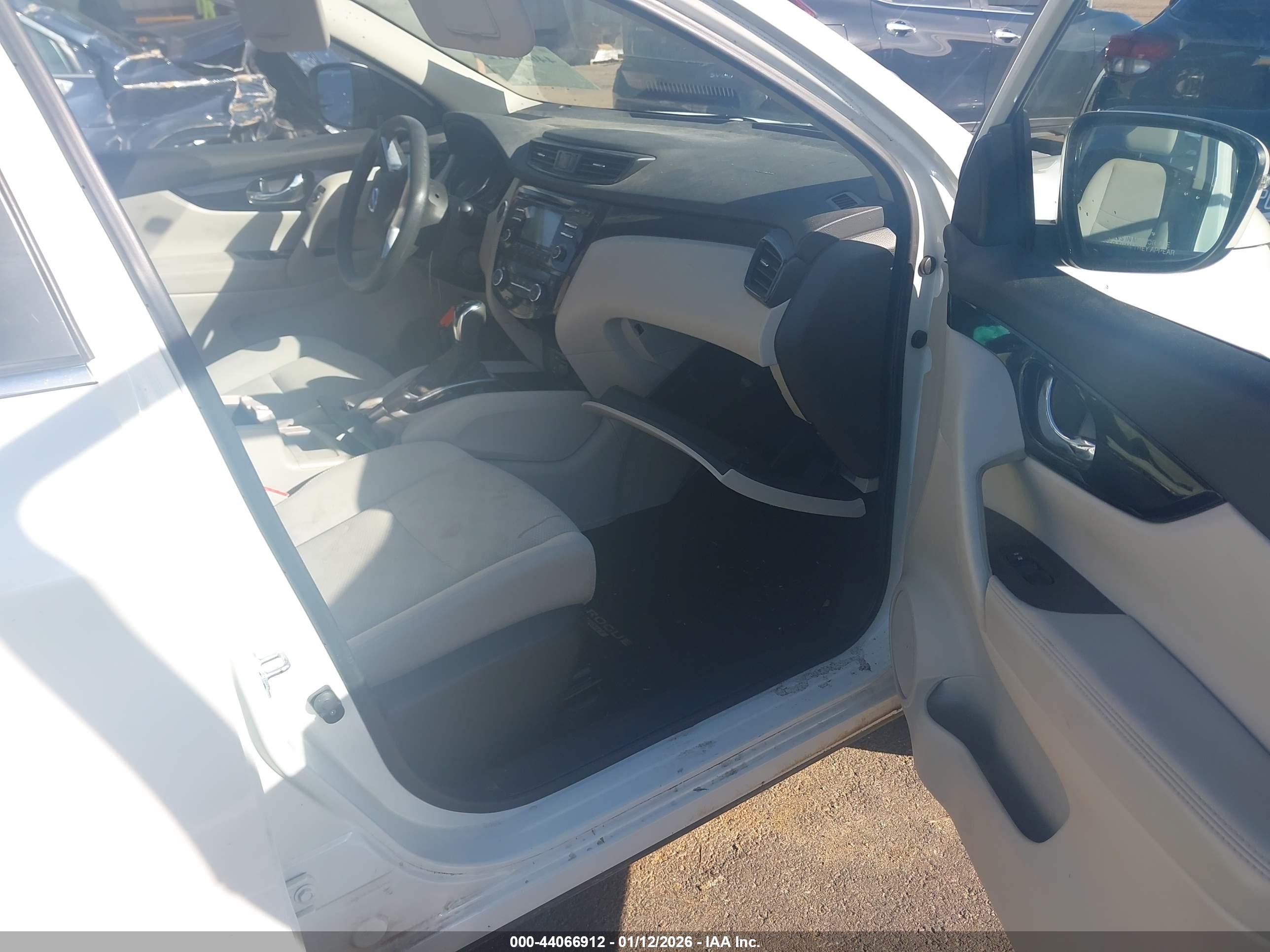 NISSAN ROGUE image 5