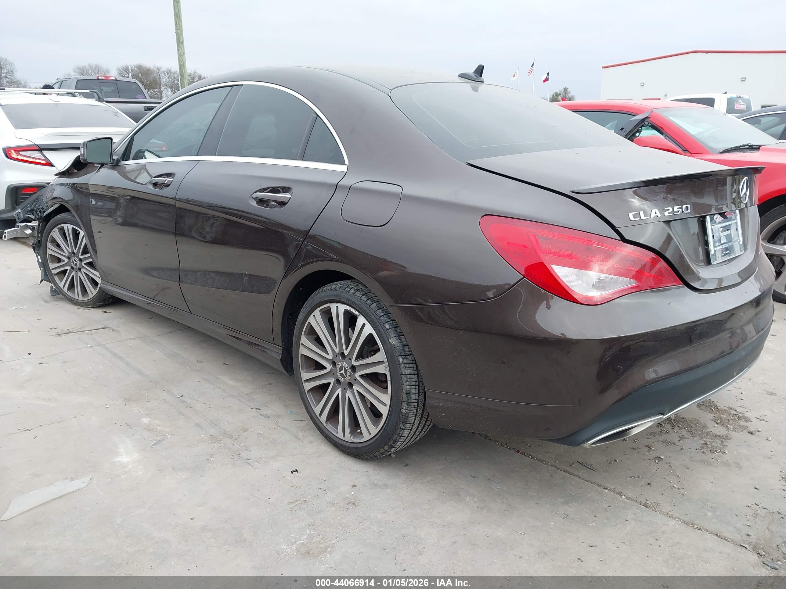 MERCEDES-BENZ CLA image 3