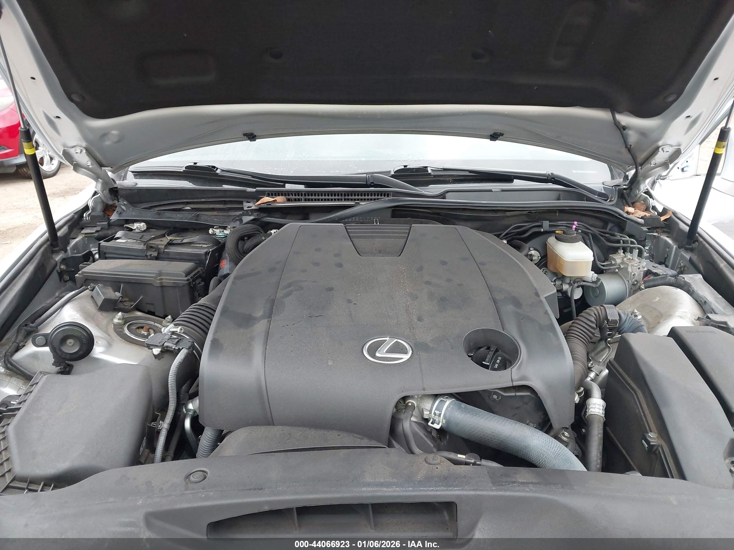 LEXUS IS image 10