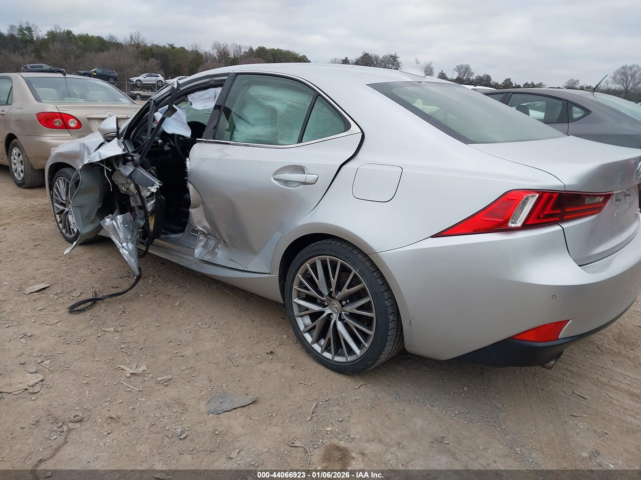LEXUS IS image 3