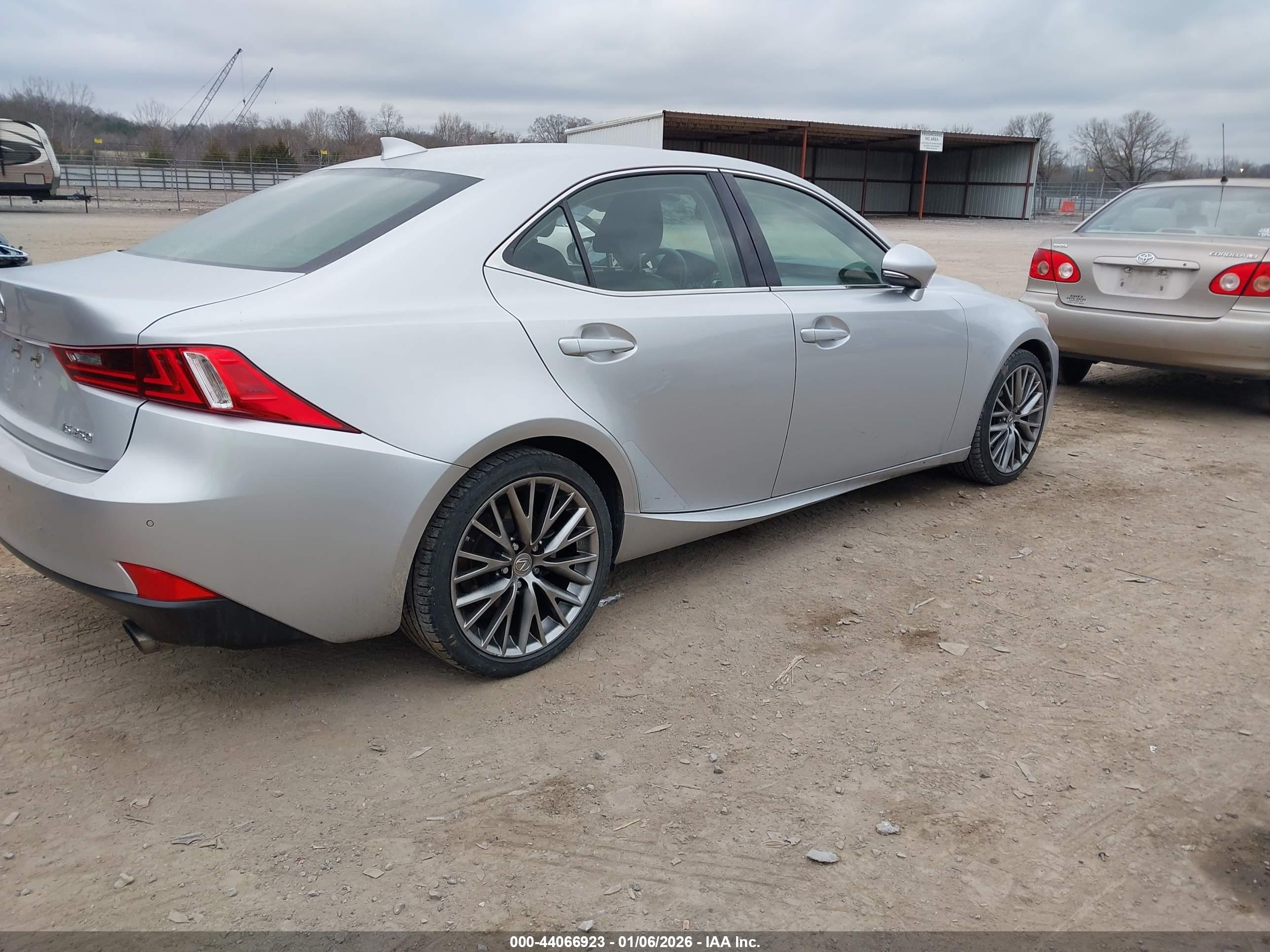 LEXUS IS image 4