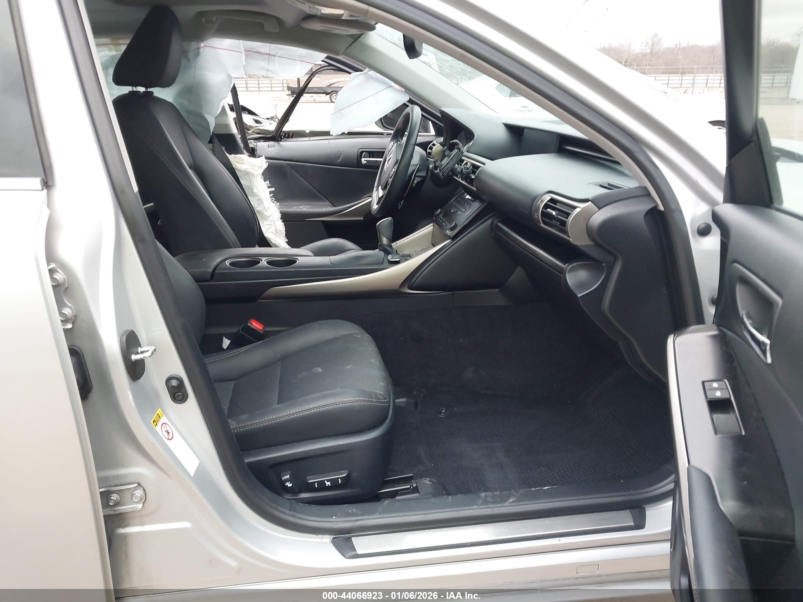 LEXUS IS image 5