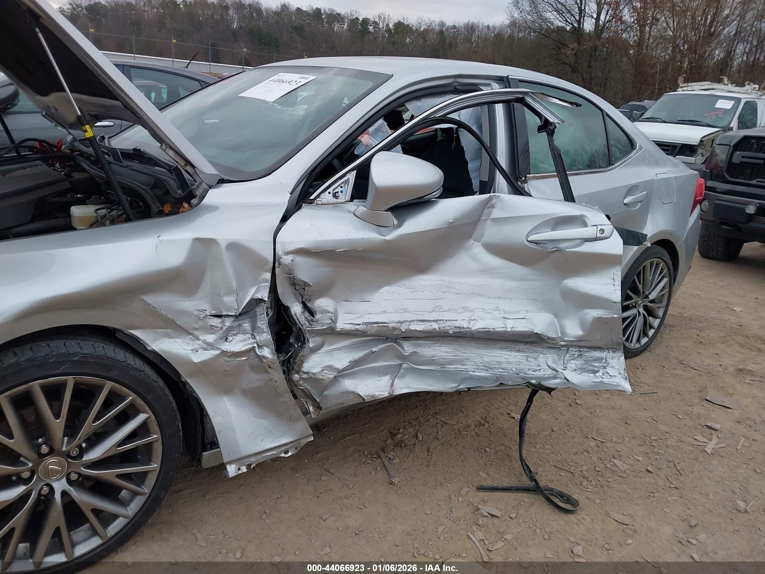 LEXUS IS image 6