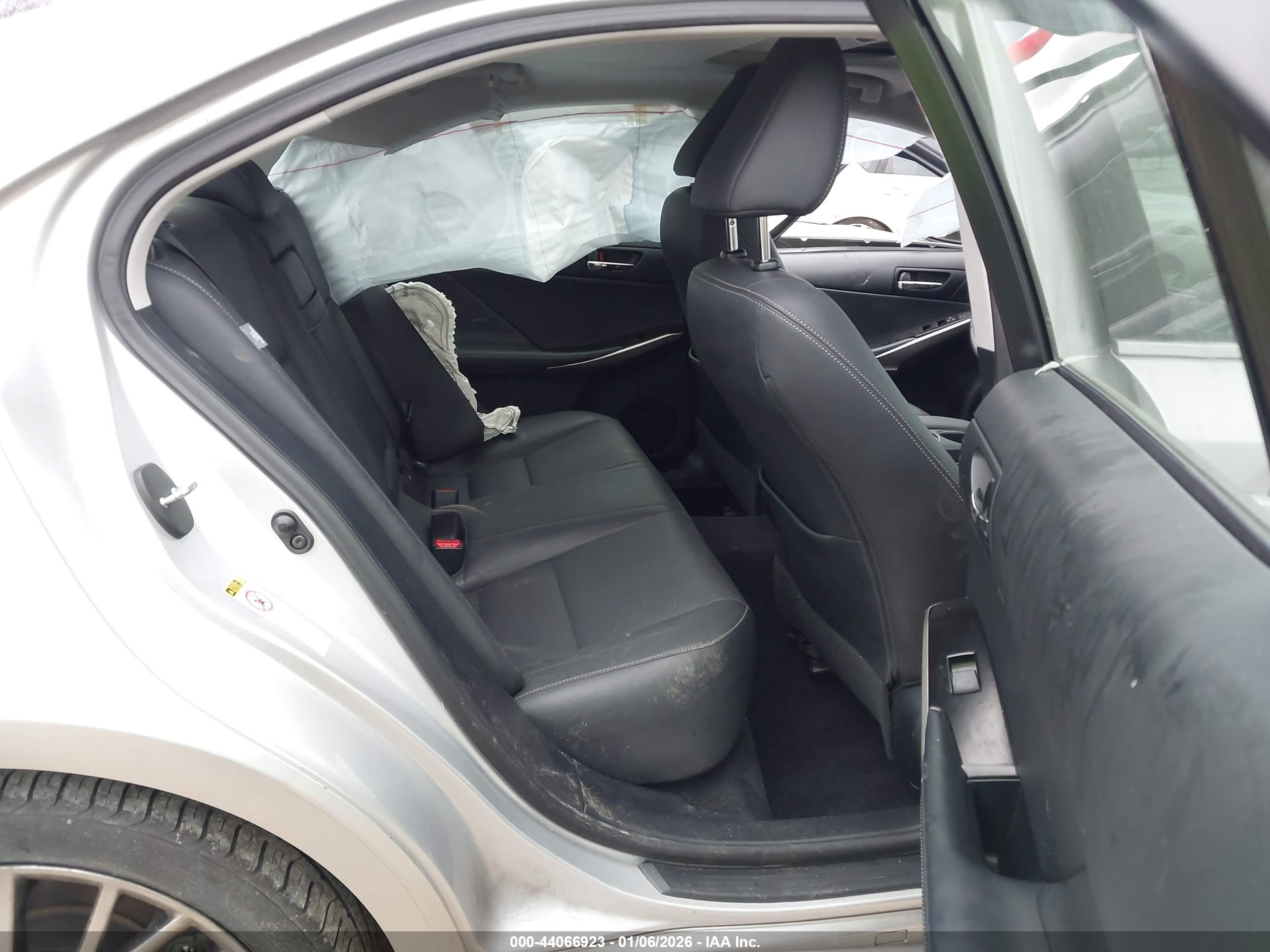 LEXUS IS image 8