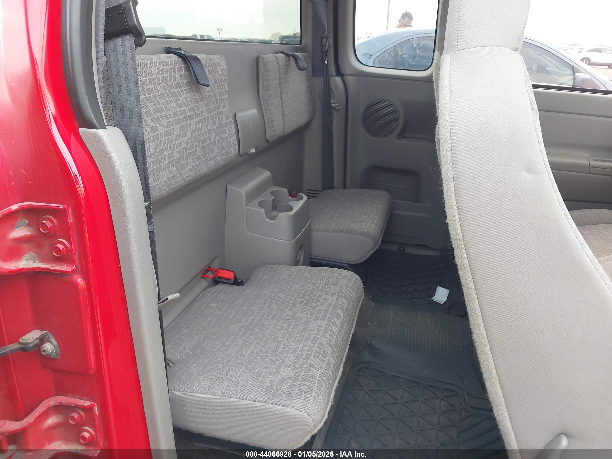 CHEVROLET COLORADO image 8