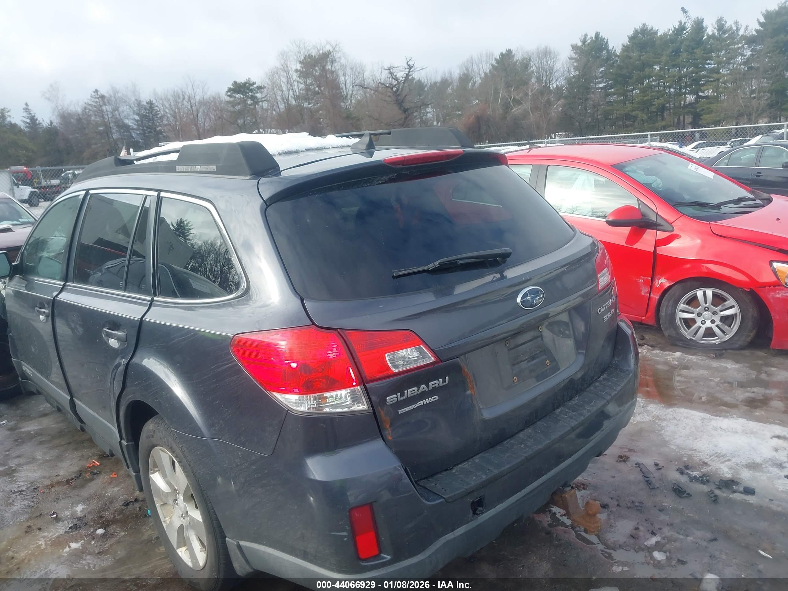 SUBARU OUTBACK image 3
